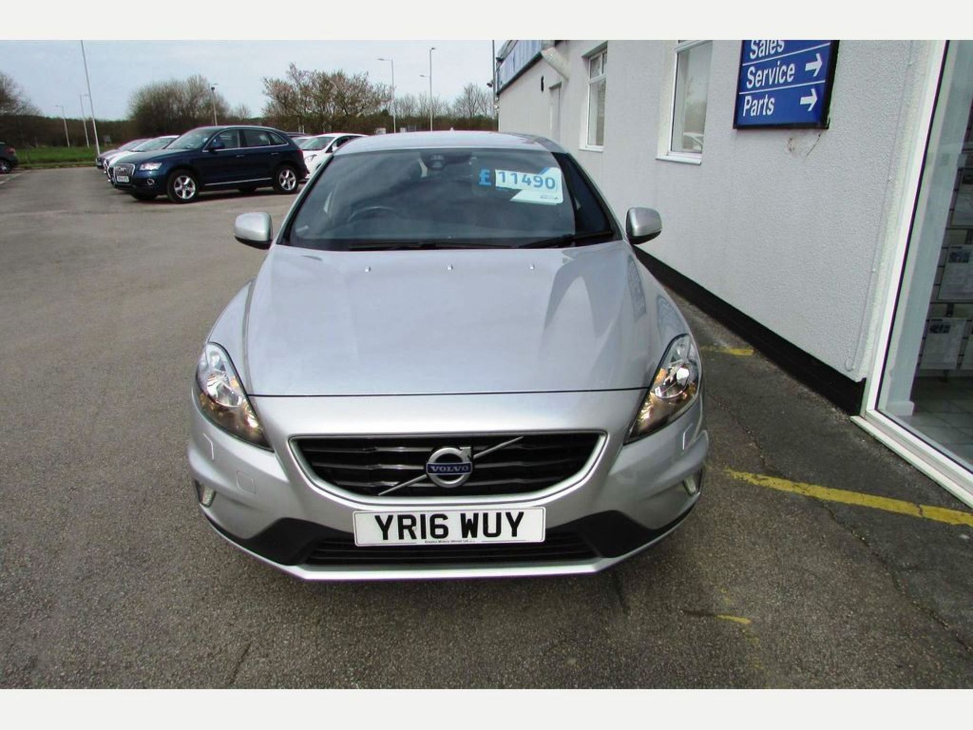 Volvo V40 2.0 T2 R-Design 5dr | Reg: YR16 WUY | Mileage: 22,000 | Forecourt Price £10,990 - Image 2 of 14