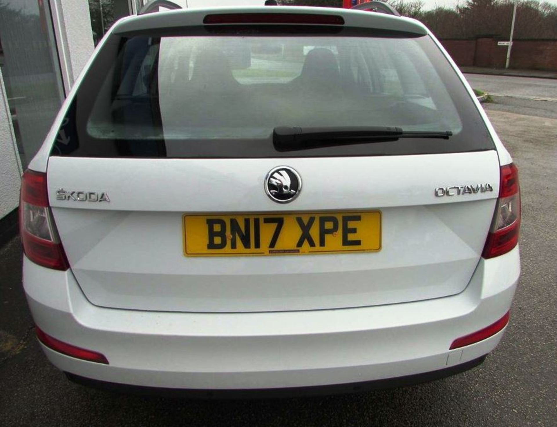 SKODA Octavia 1.6 TDI SE Sport 5dr | Reg: BN17 XPE | Mileage: 49,000 | Forecourt Price £9,790 - Image 5 of 13