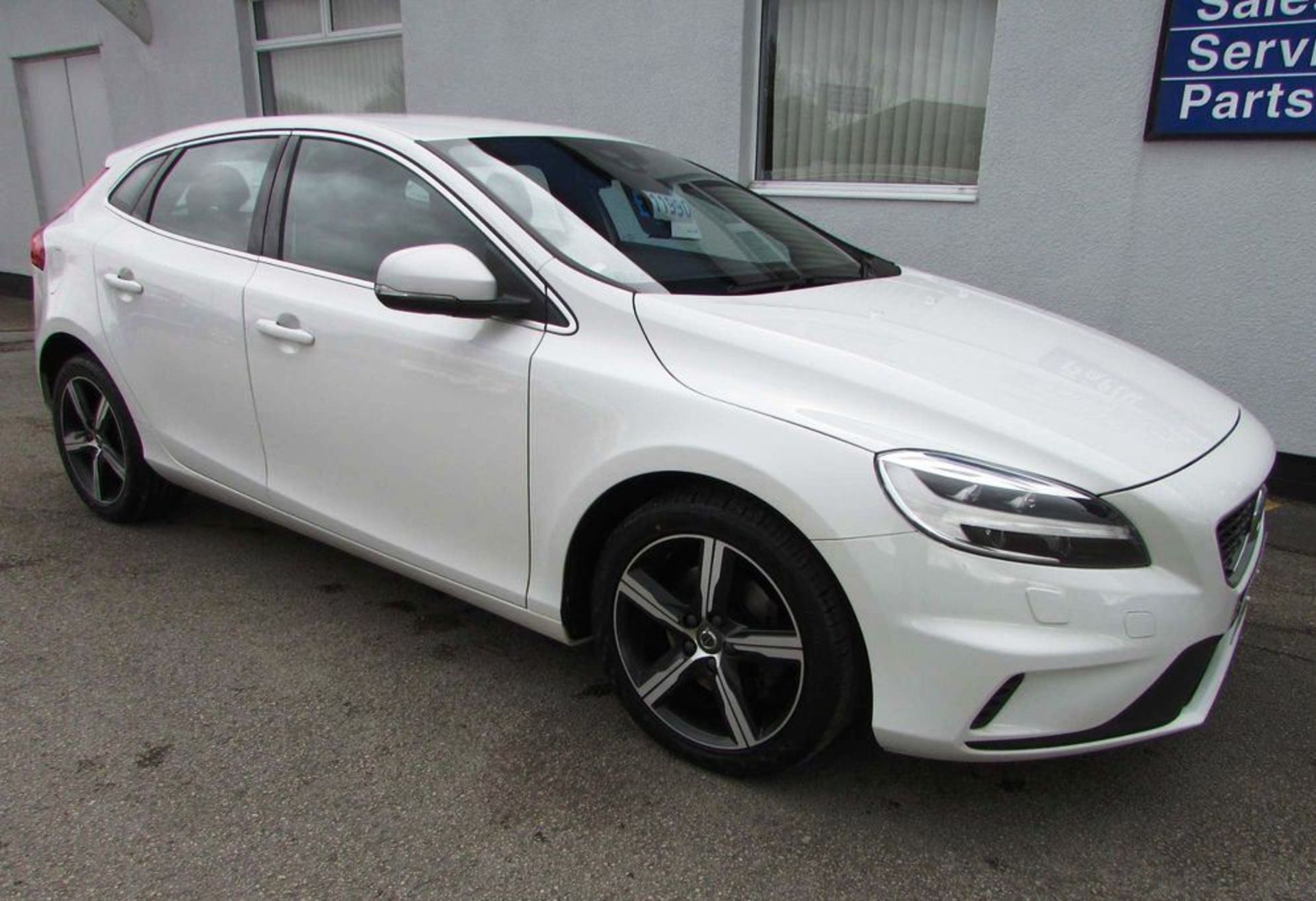 Volvo V40 R-Design Nav + T2 | Reg: SH66 NYP | Mileage: 26,000 | Forecourt Price £11,990