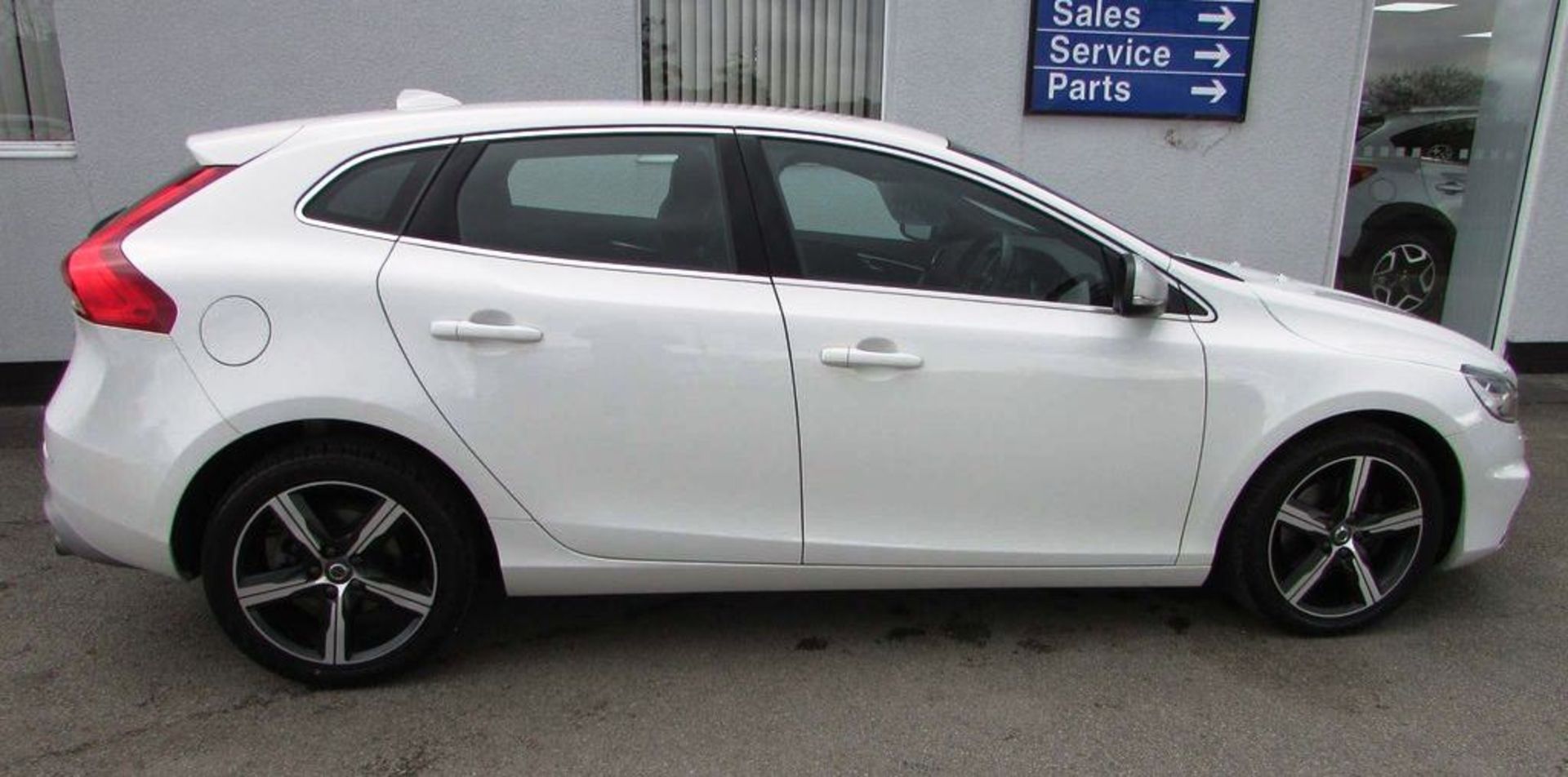 Volvo V40 R-Design Nav + T2 | Reg: SH66 NYP | Mileage: 26,000 | Forecourt Price £11,990 - Image 3 of 16