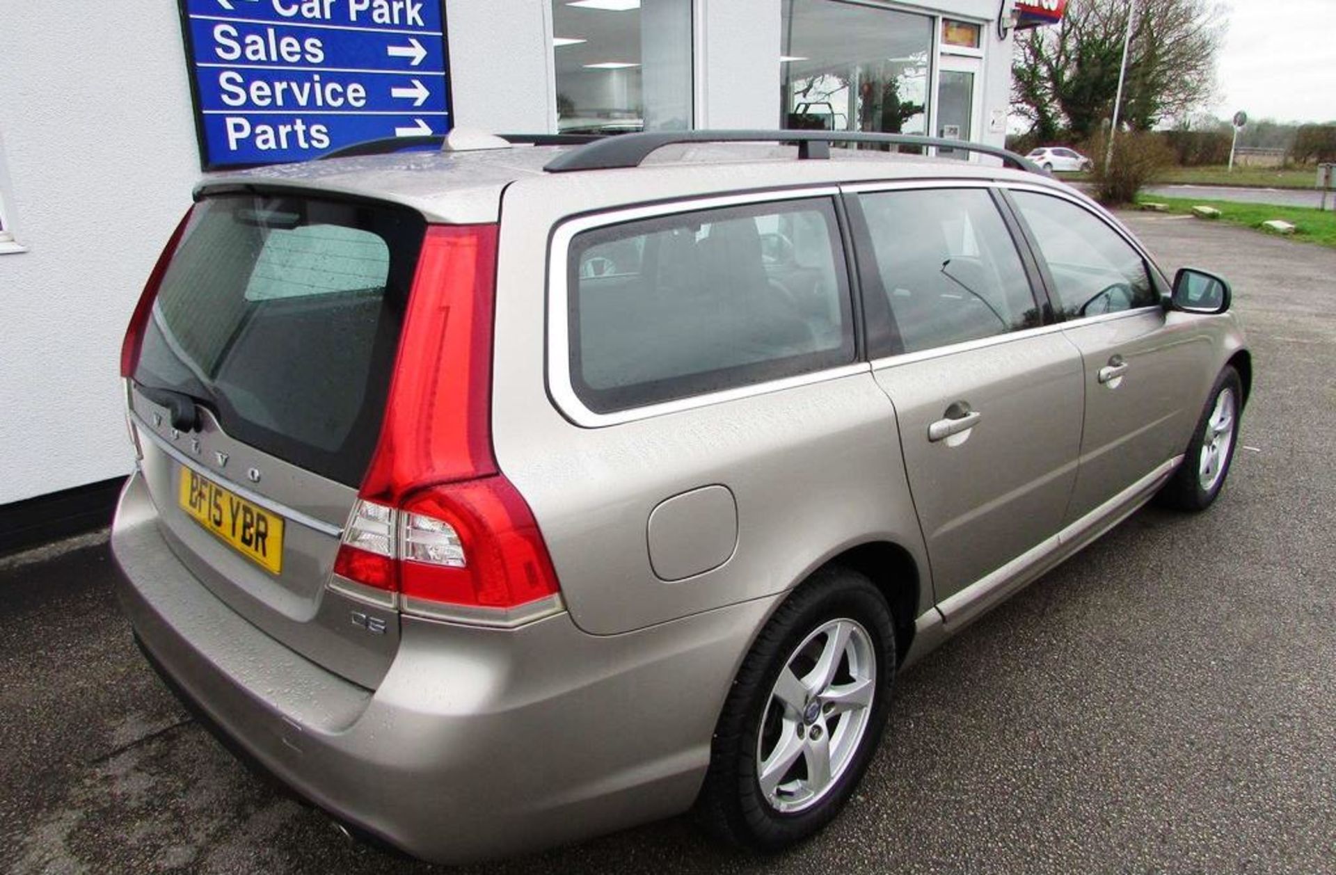 Volvo V70 2.4 D5 Business Edition 5dr | Reg: BF15 YBR | Mileage: 73,000 | Forecourt Price £9,890 - Image 4 of 14