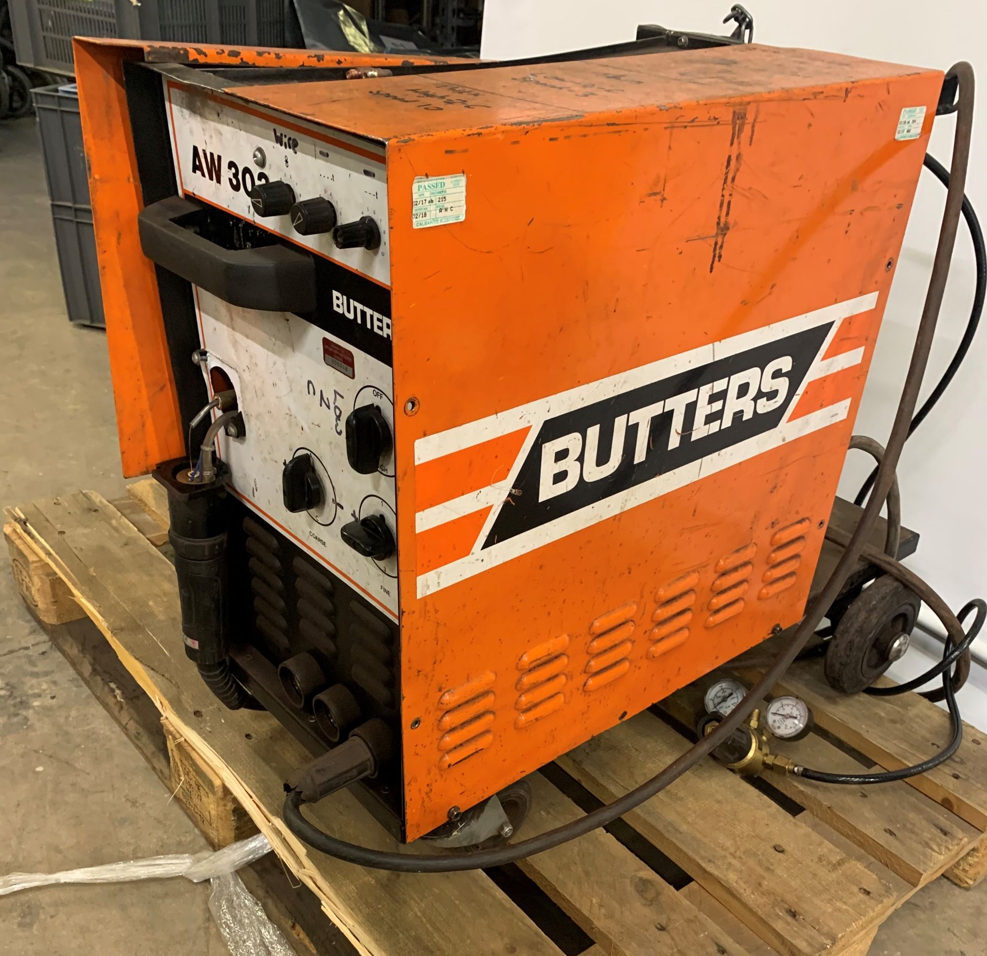 Butters AW303 MIG Welder w/ Regulator - Image 2 of 4