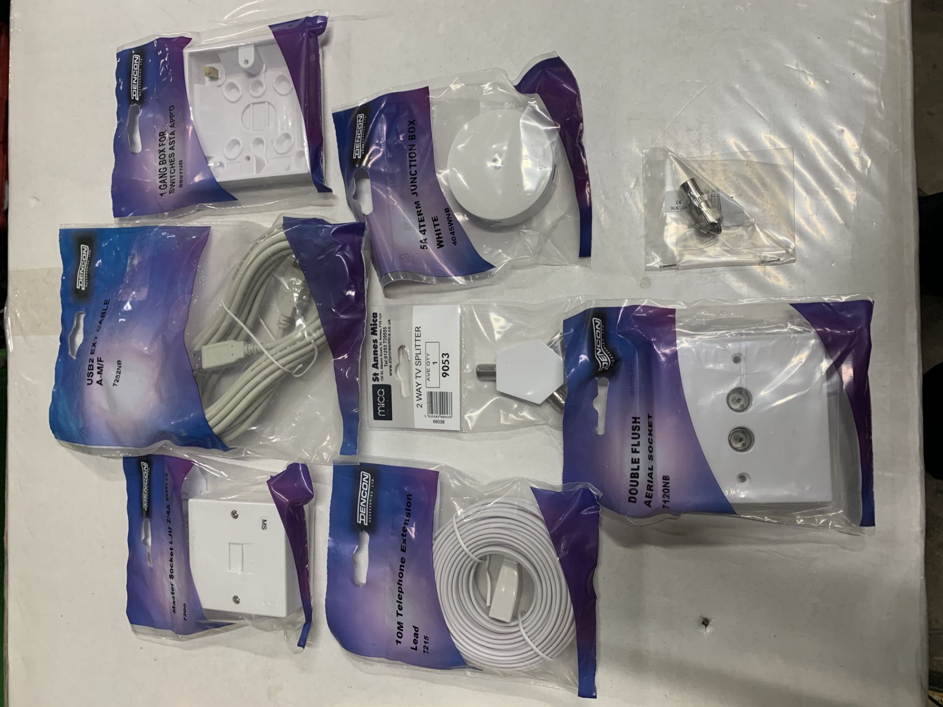 Mixed lot of electrical accessories