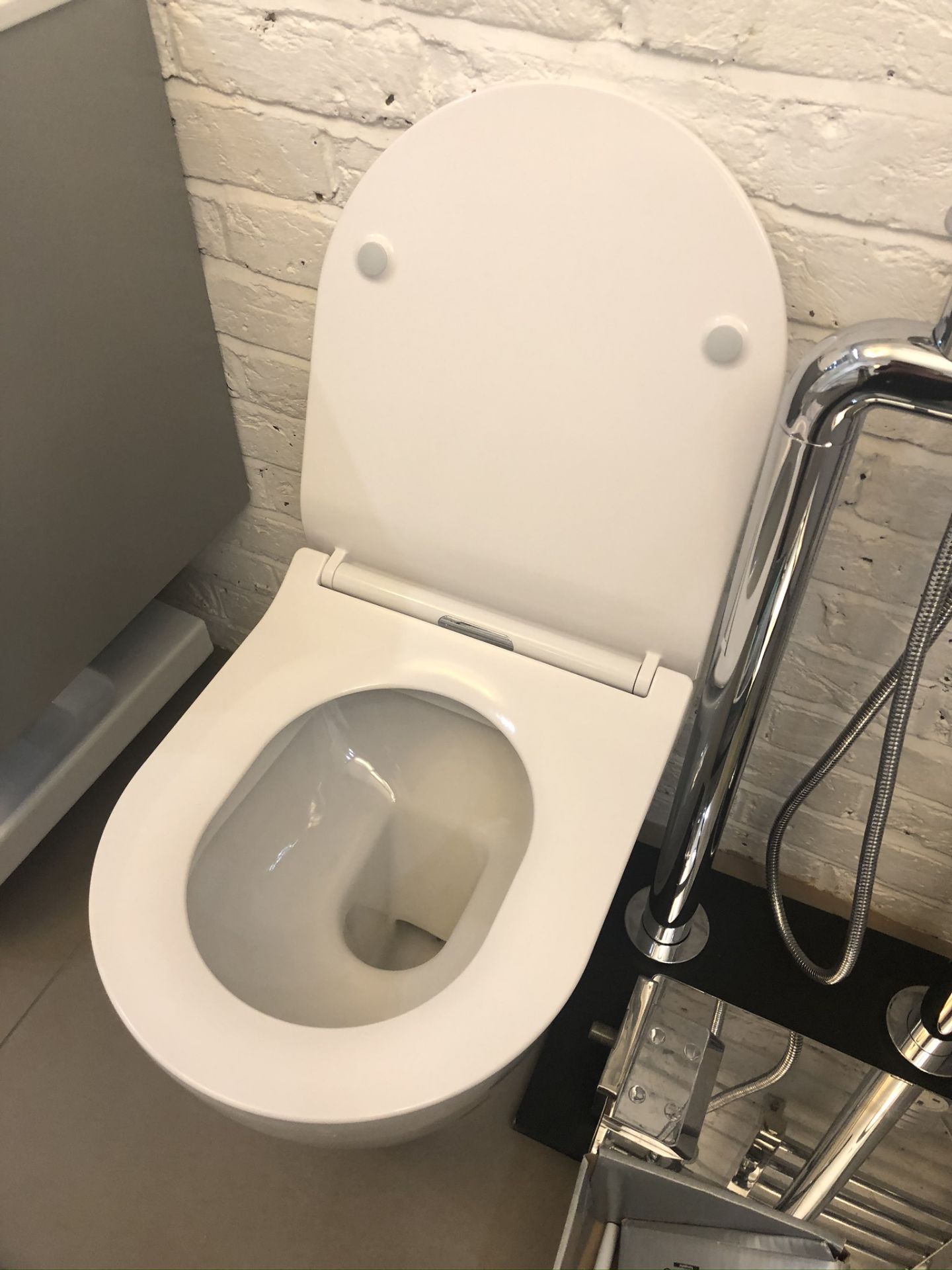 Ex Display Unbranded Soft Close Toilet in White