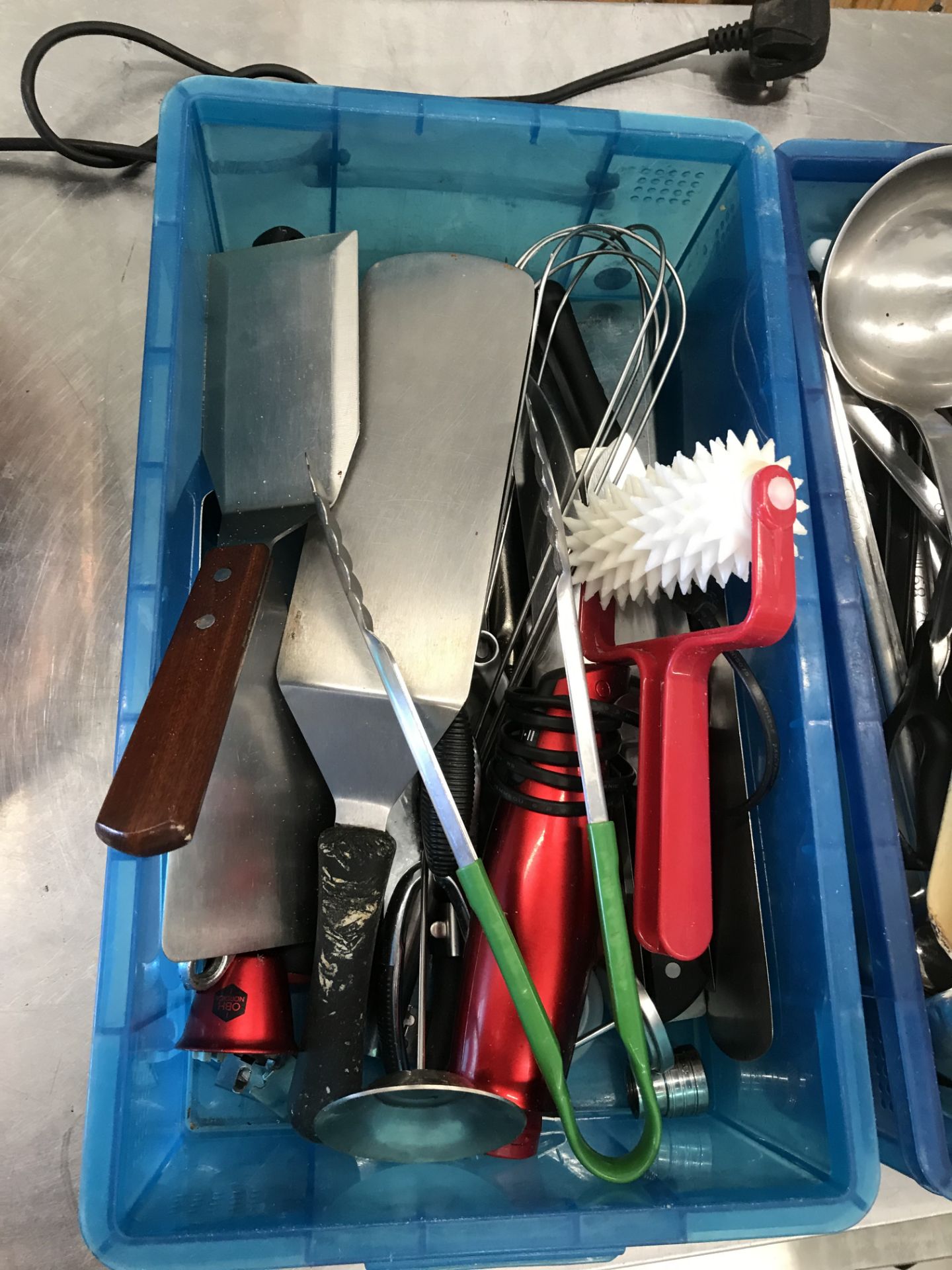 Mixed Lot of Kitchen Utensils - As Per Pictures - Image 2 of 4