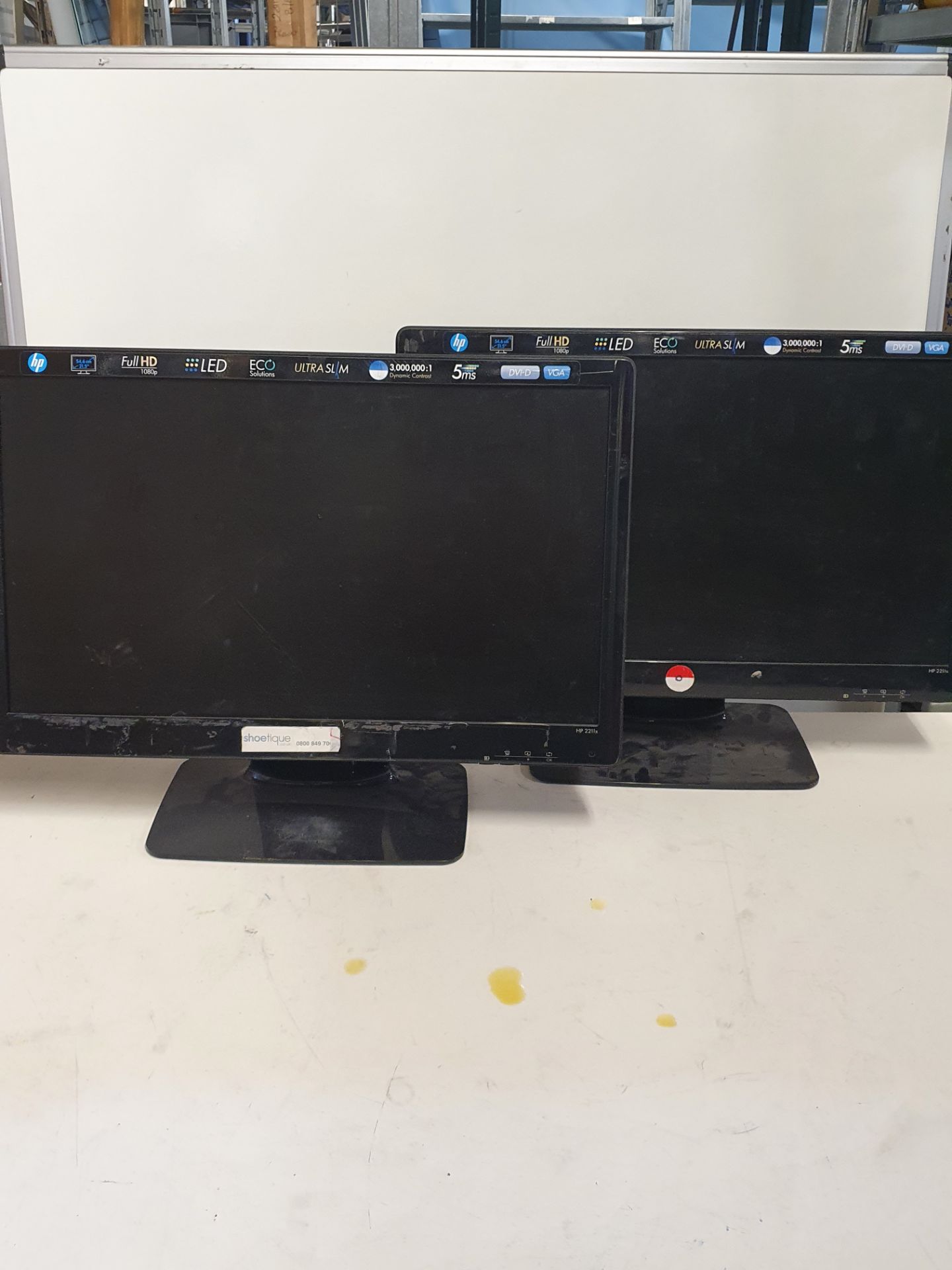 2 x HP 2211x 22'' LCD monitors