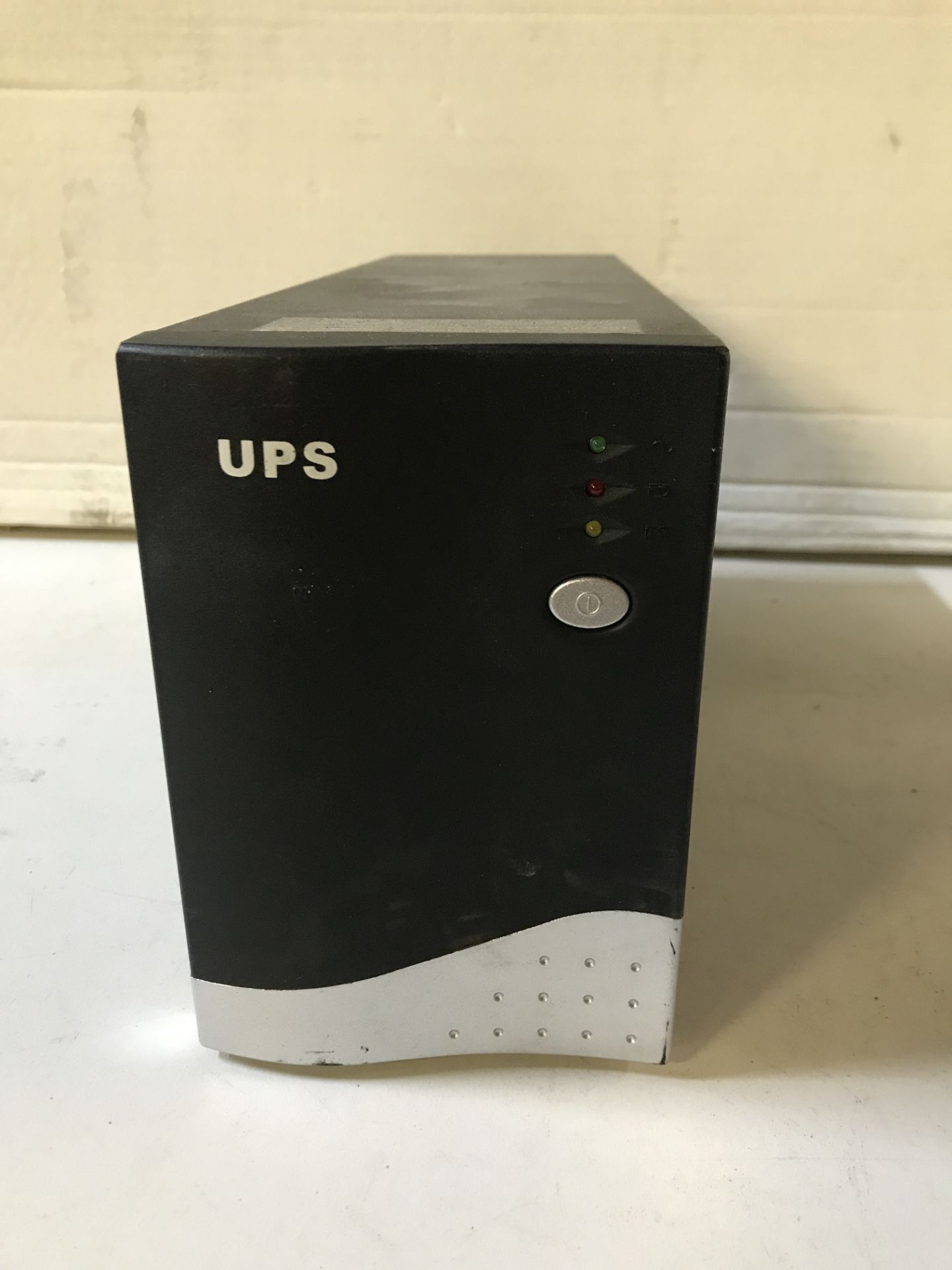 Dynamode DYN 850VA UPS Battery Backup - Image 2 of 4