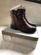 Jana Ankle Boots. UK 4