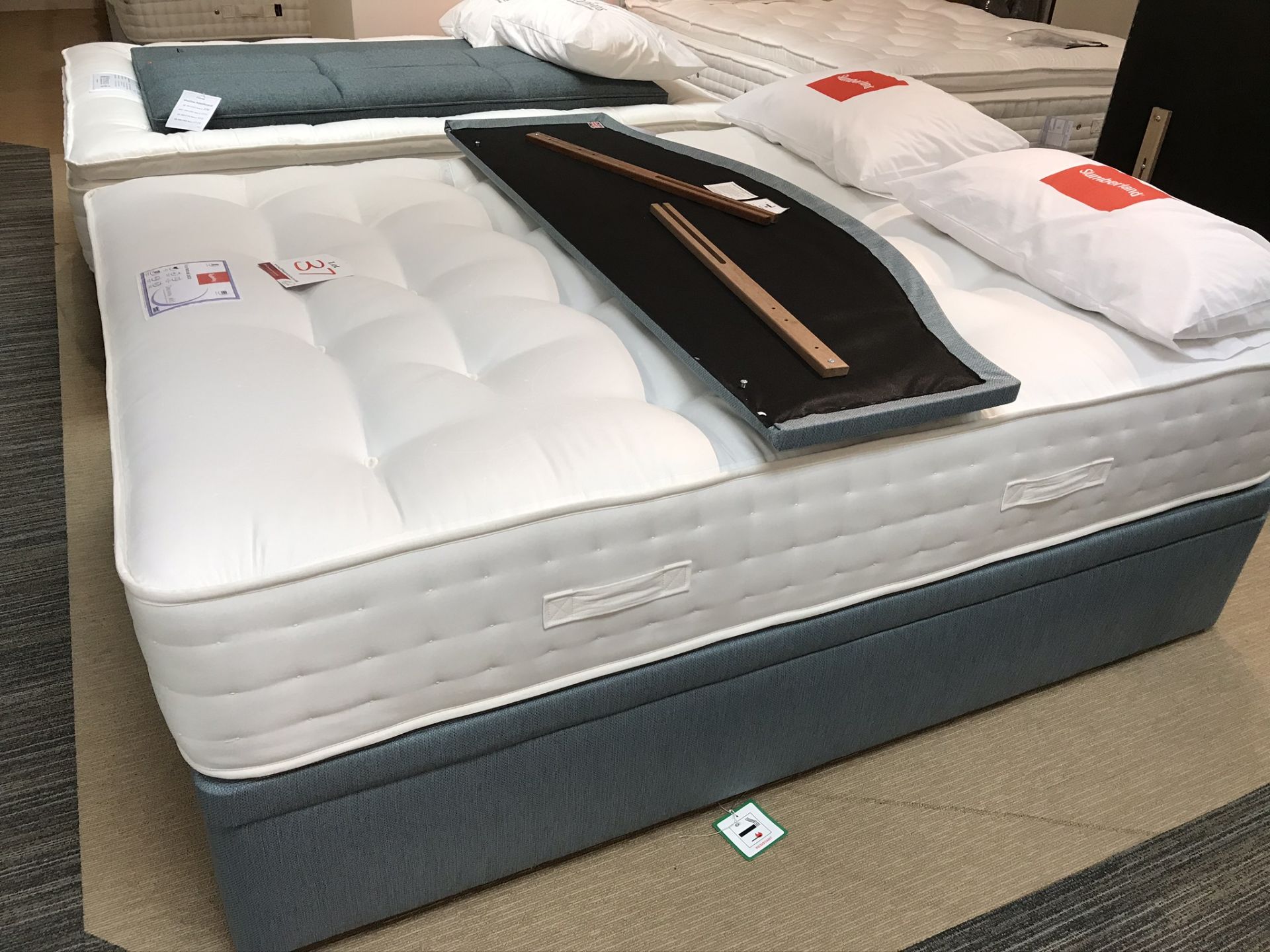 Ex Display Slumberland Pure Natural 1400 King Size Mattress w/ Platform Top Ottoman Frame & Headboar - Image 3 of 4