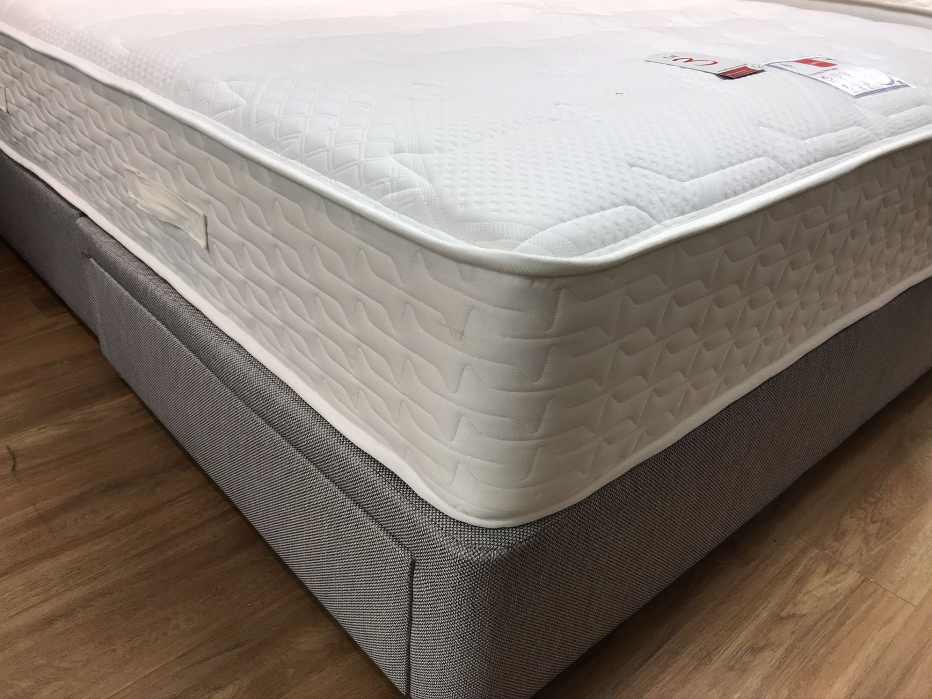 Ex Display Slumberland Synergy Latex 1600 King Mattress w/ 2 Drawer Bed Frame & Buttons Headboard in - Image 3 of 3