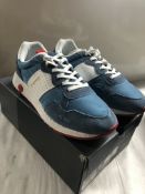 Champion Trainers. UK 9.5