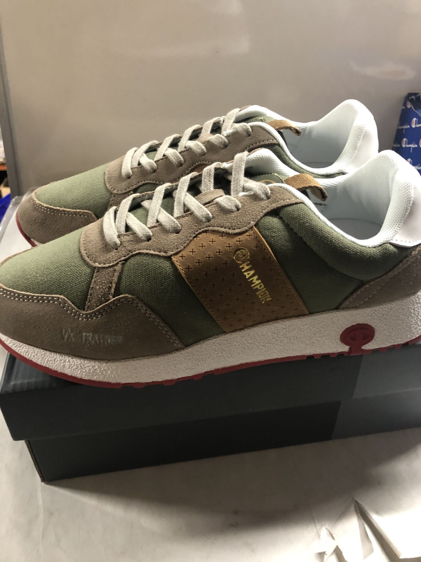 Champion Trainers. UK 9