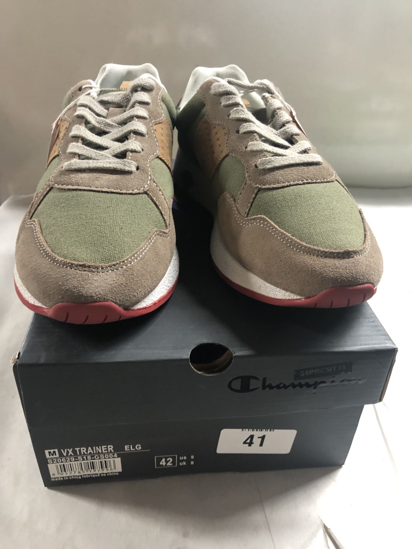 Champion Trainers. UK 8 - Image 2 of 3