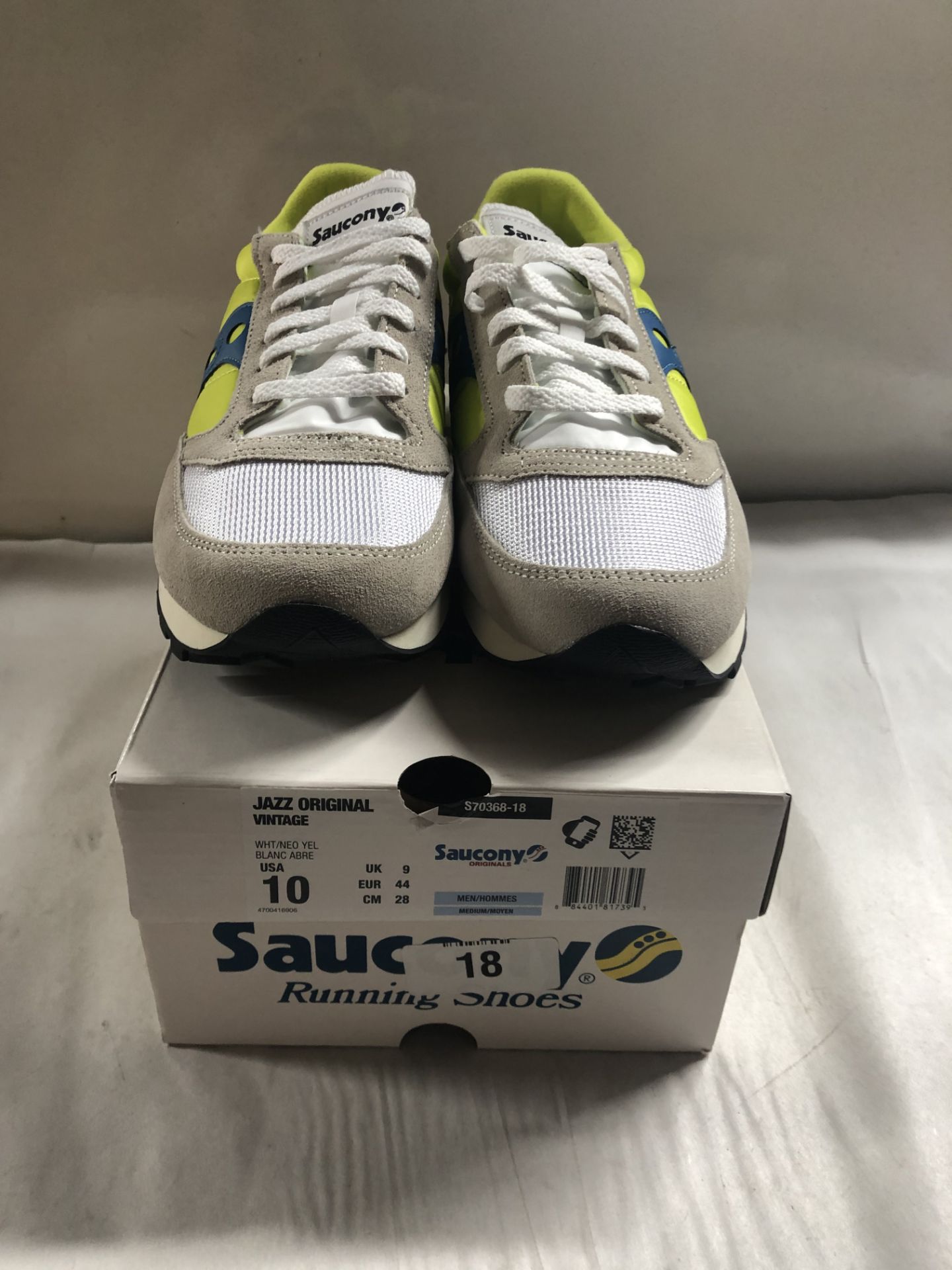 Saucony Trainers. UK 9 - Image 2 of 3