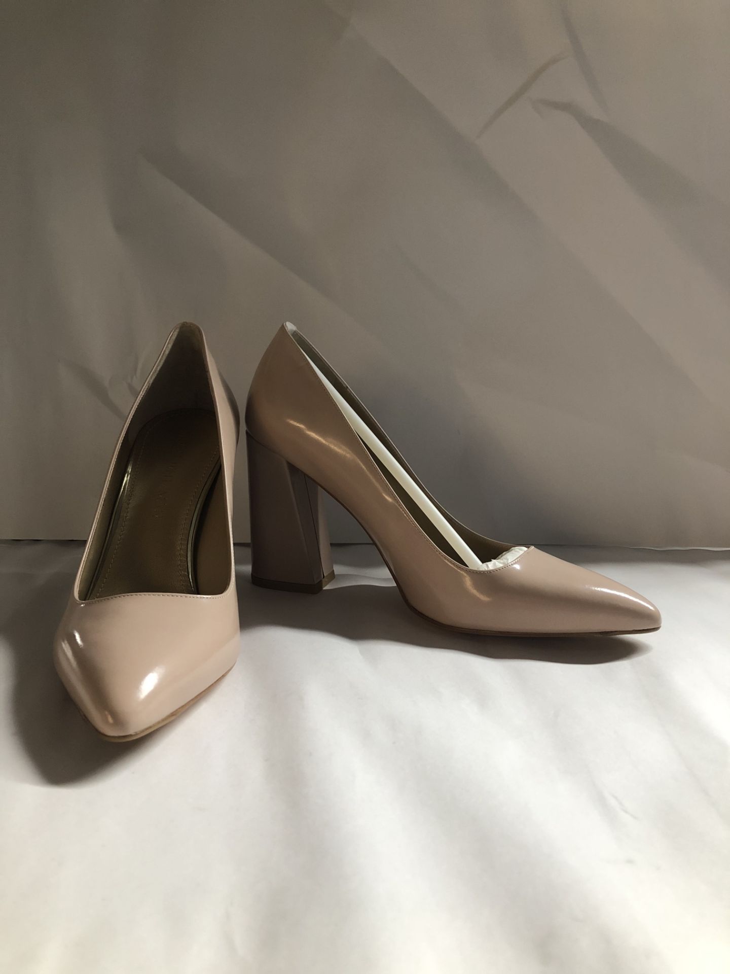 Stuart Weitzman Tally Beige Mirror Heels. EU 39 RRP £270.00