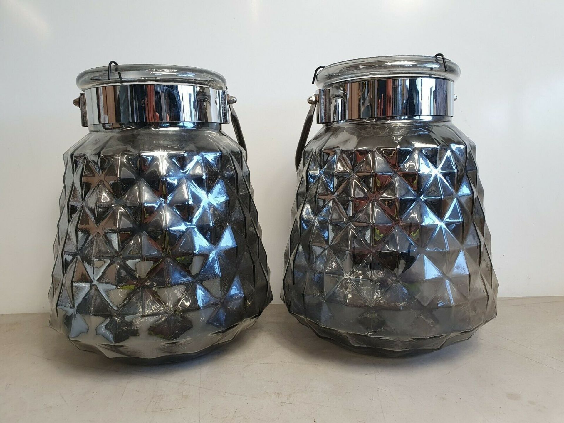 2 x Decorative Tealight Holders with Handle