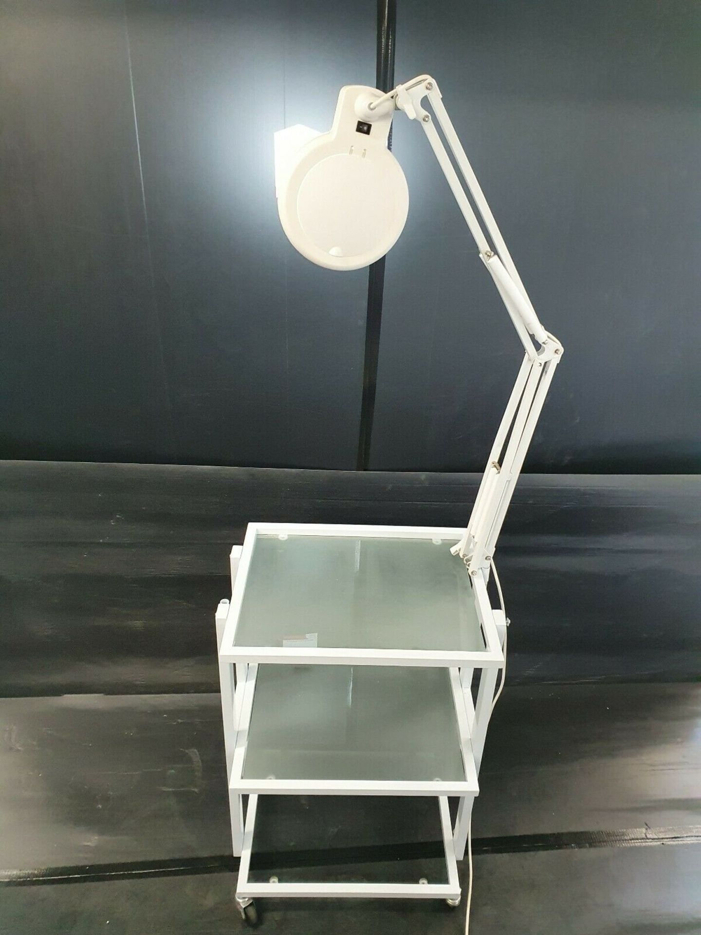 Desk Mounted Treatment Lamp - Image 2 of 6