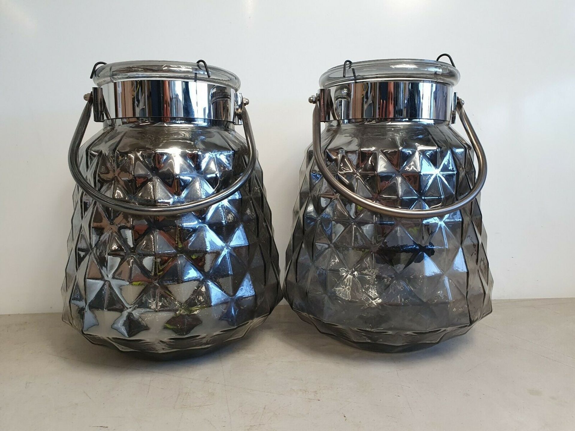 2 x Decorative Tealight Holders with Handle - Image 2 of 3