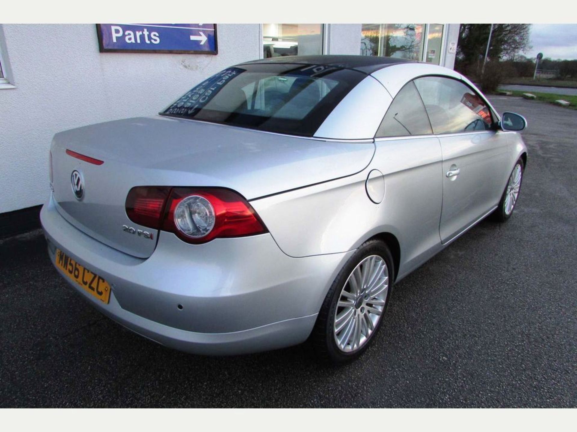 Volkswagen EOS 2.0 T-FSI Sport Cabriolet 2dr | MW56 CZC | Mileage: 87,000 | Forecourt Price £2,790 - Image 4 of 10