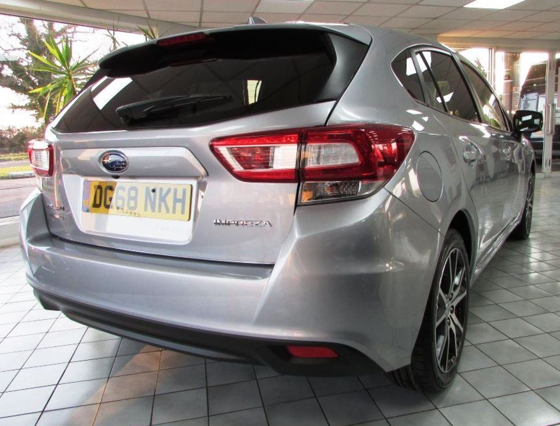 Subaru Impreza 1.6 i SE Lineartronic AWD 5dr | Reg: DG68 NKH | Forecourt Price £16,490 - Image 4 of 12