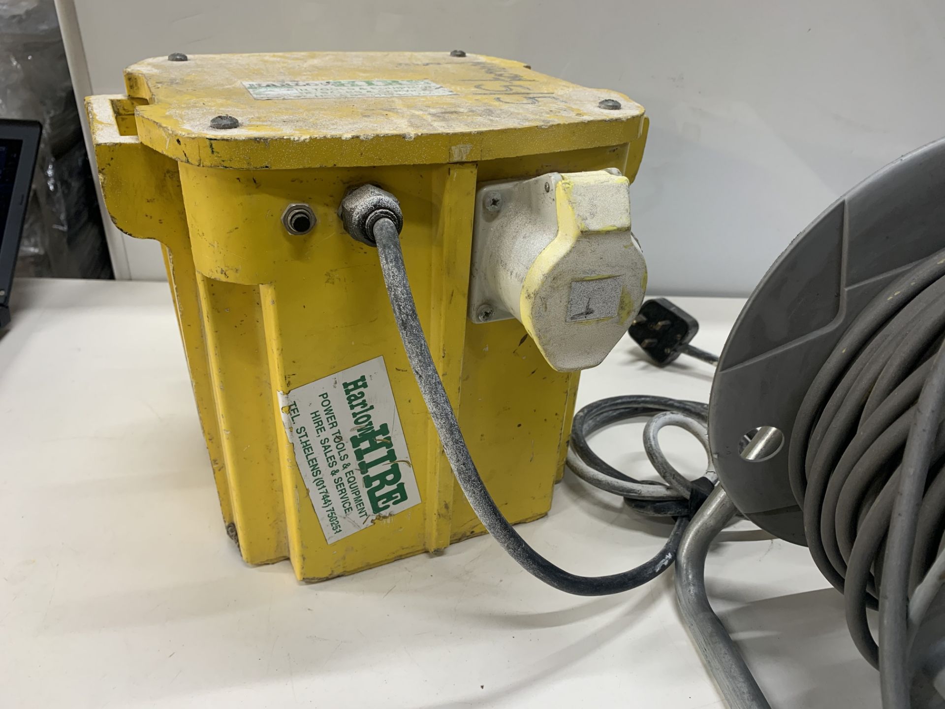 Unbranded 3 Way Portable Transformer Unit With 2 Way Extension Reel - Image 2 of 2