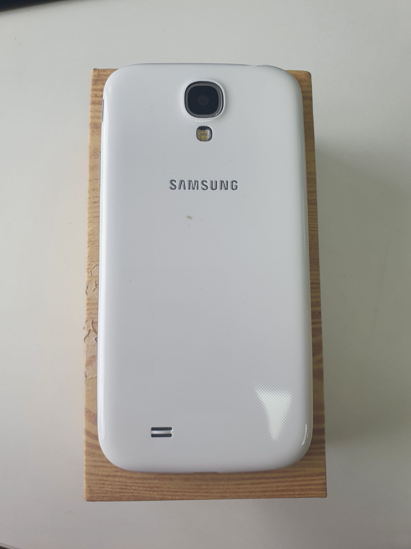 Ex-Display Samsung Galaxy S4 - Image 2 of 2