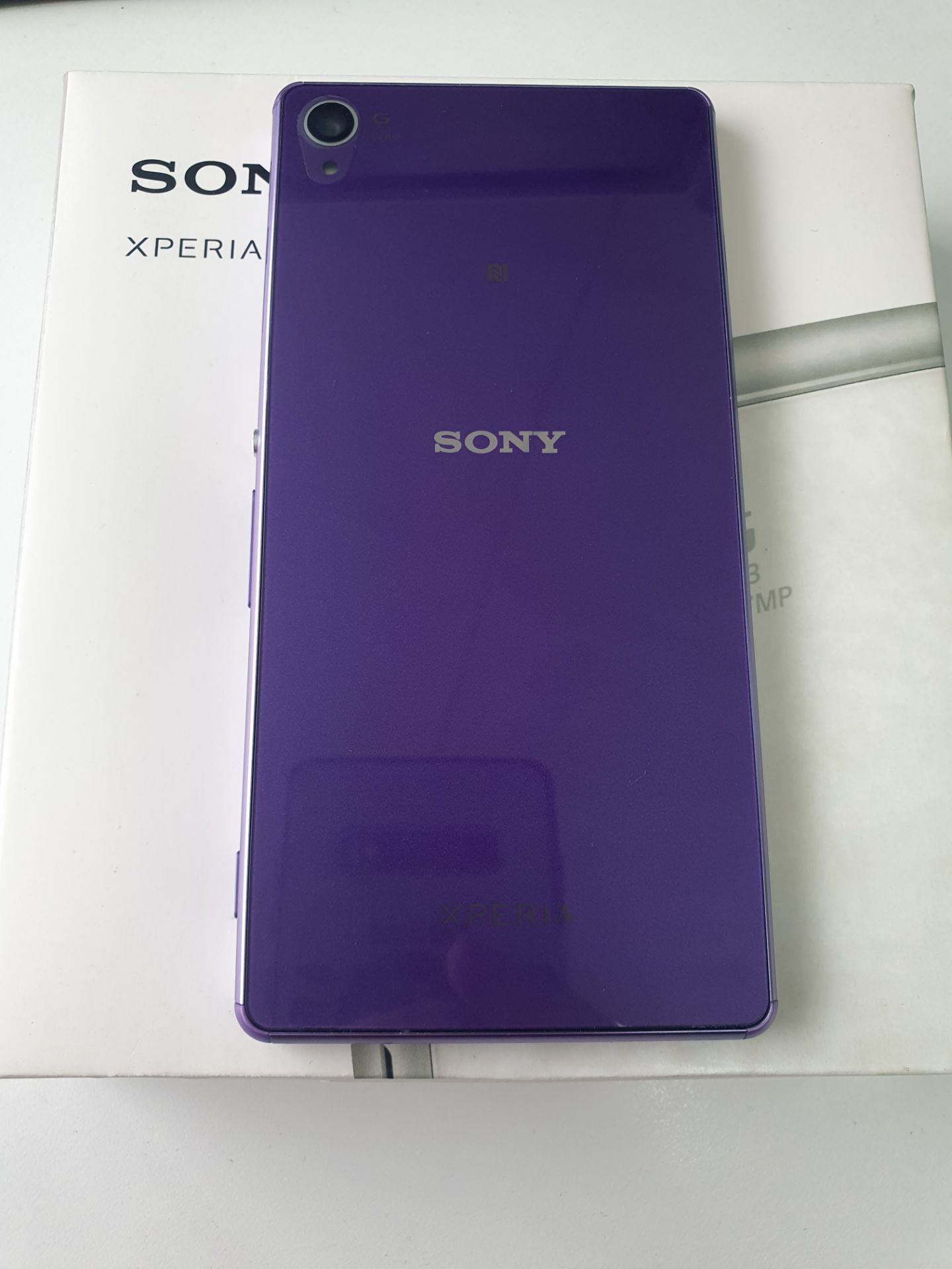 Pre-owned Sony Xperia Z3 - Image 2 of 3