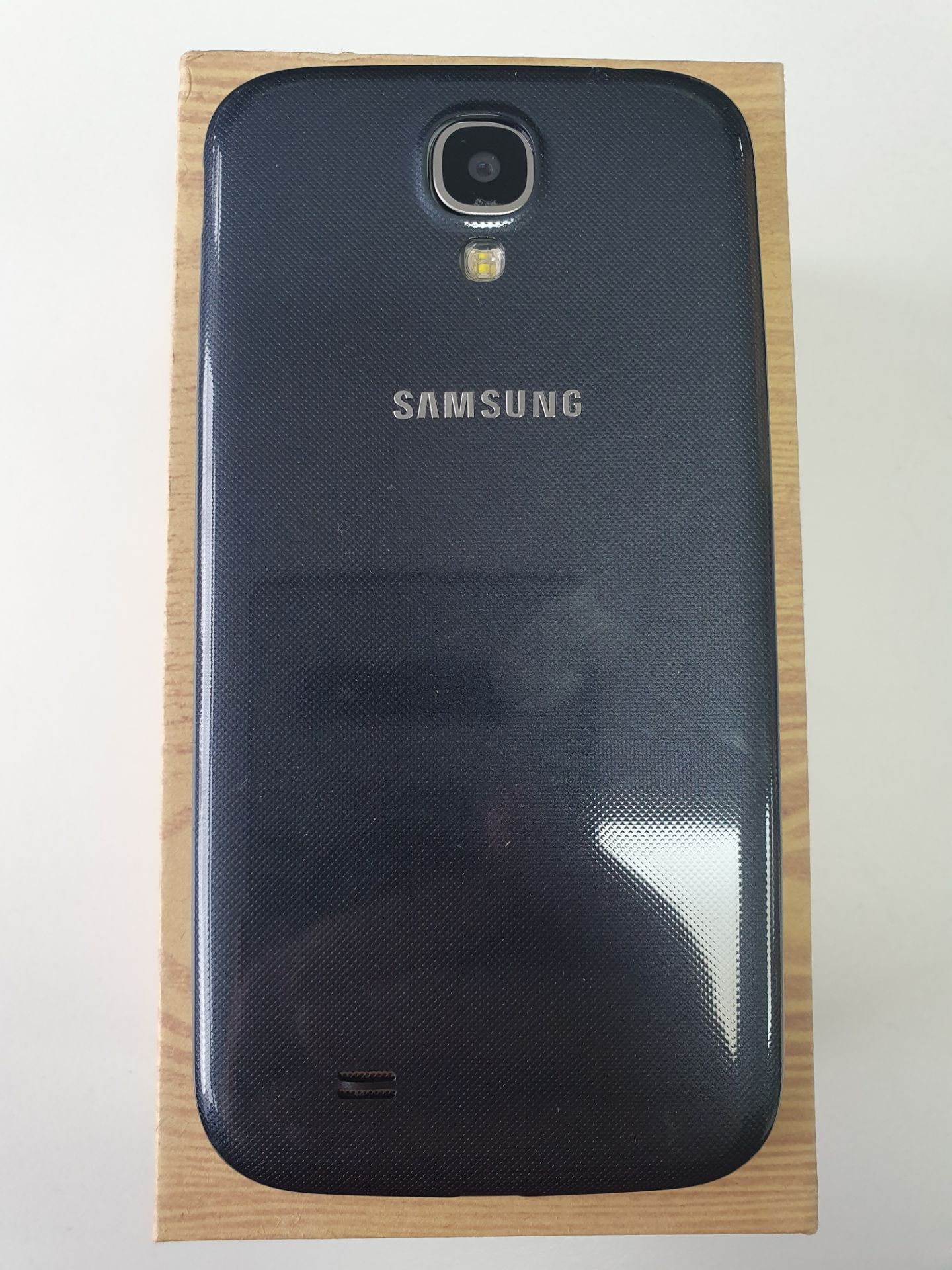 Ex-Display Samsung Galaxy S4 - Image 2 of 2