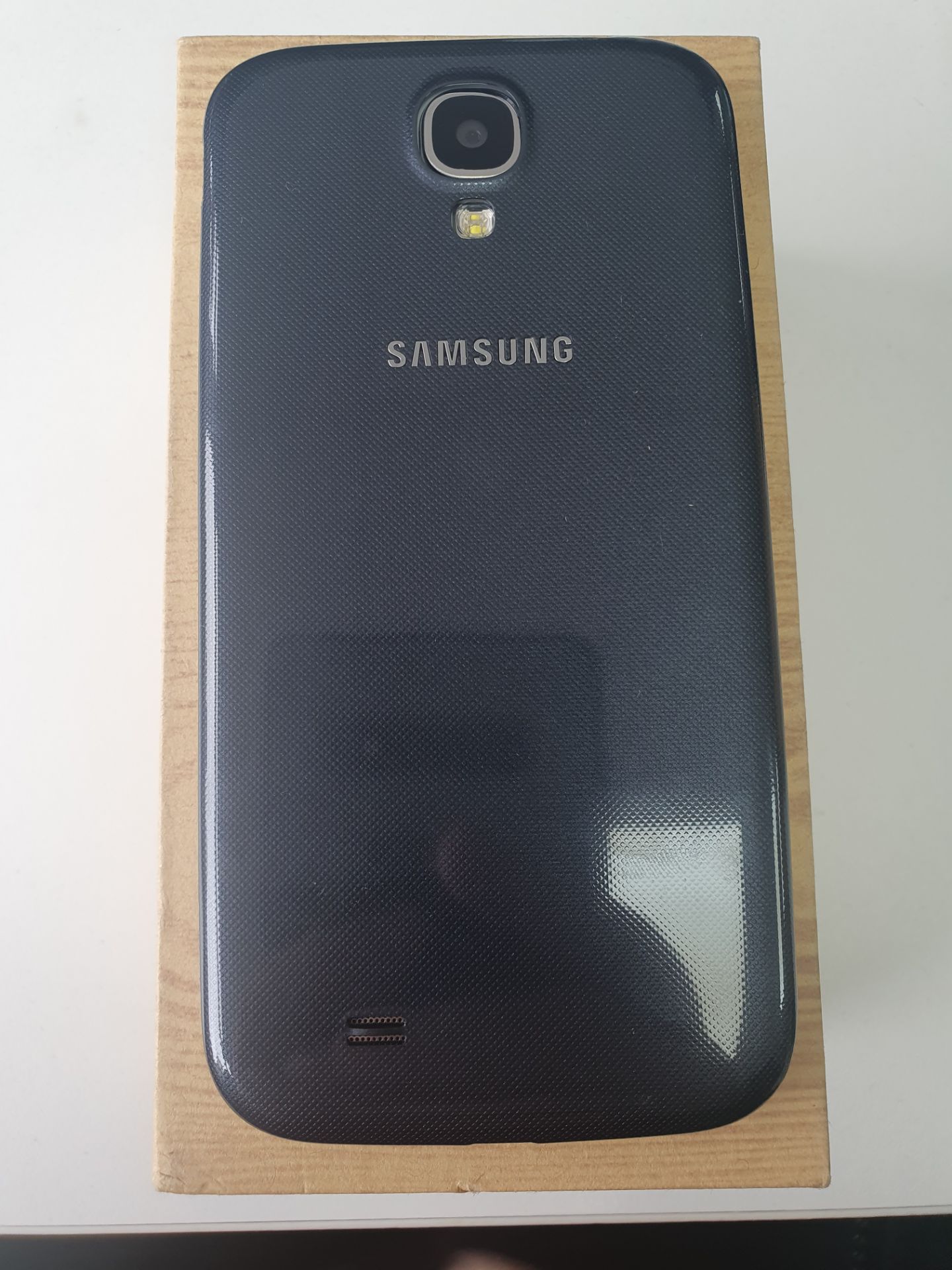 Ex-Display Samsung Galaxy S4 - Image 2 of 2