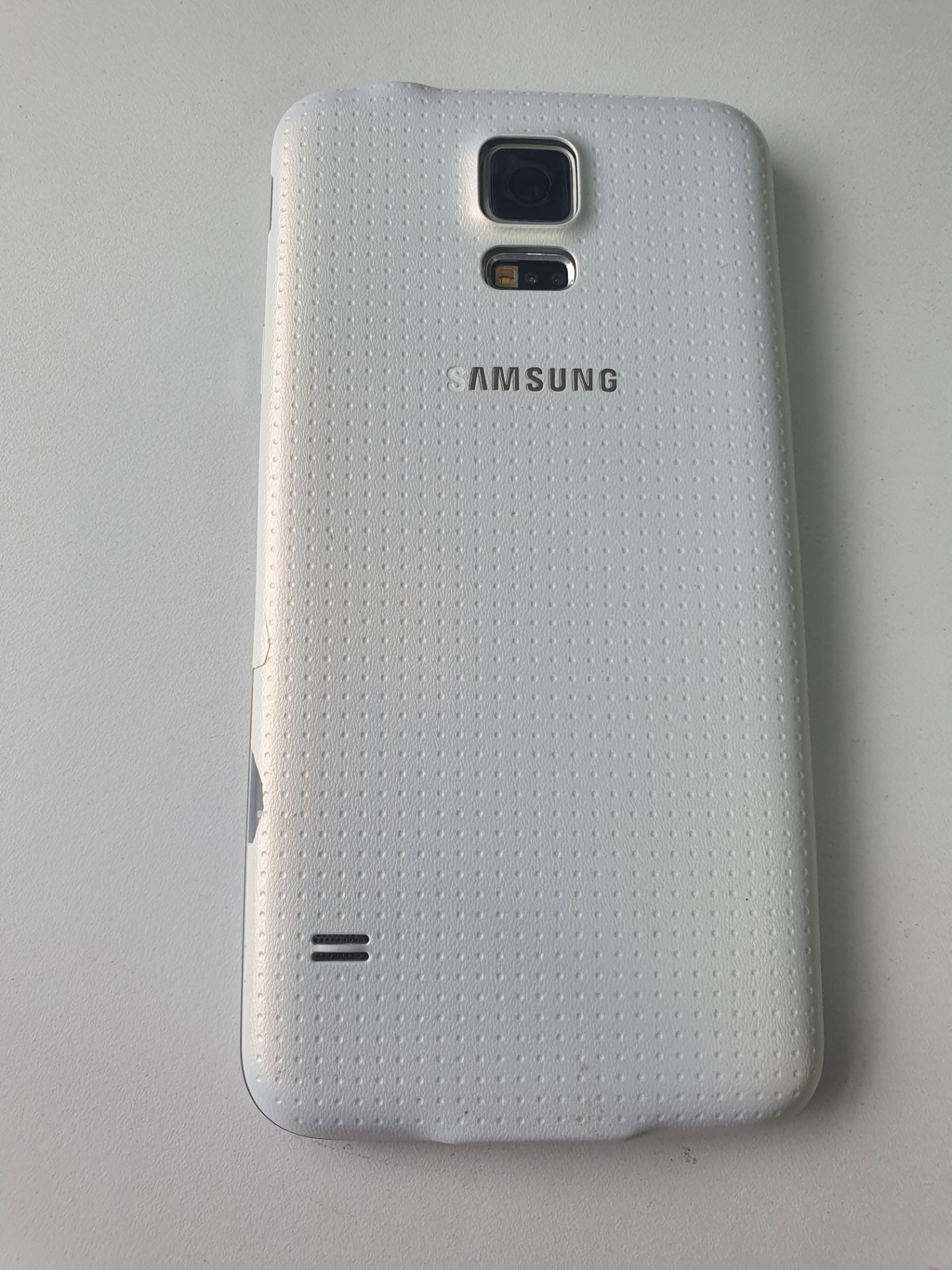 Ex-Display Samsung Galaxy S5 - Image 2 of 3