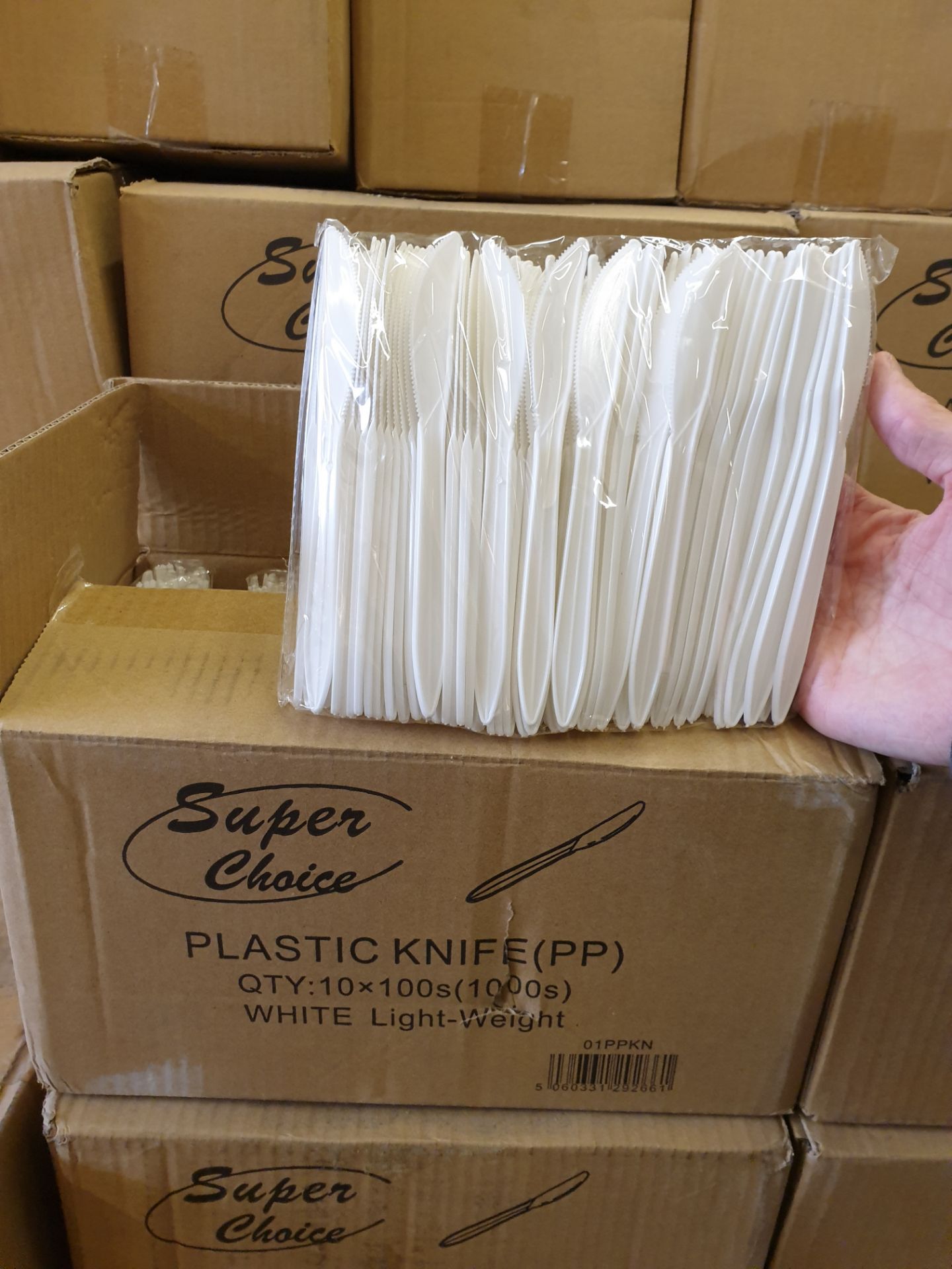 1 x Box of 1000 Plastic Knives by Super Choice