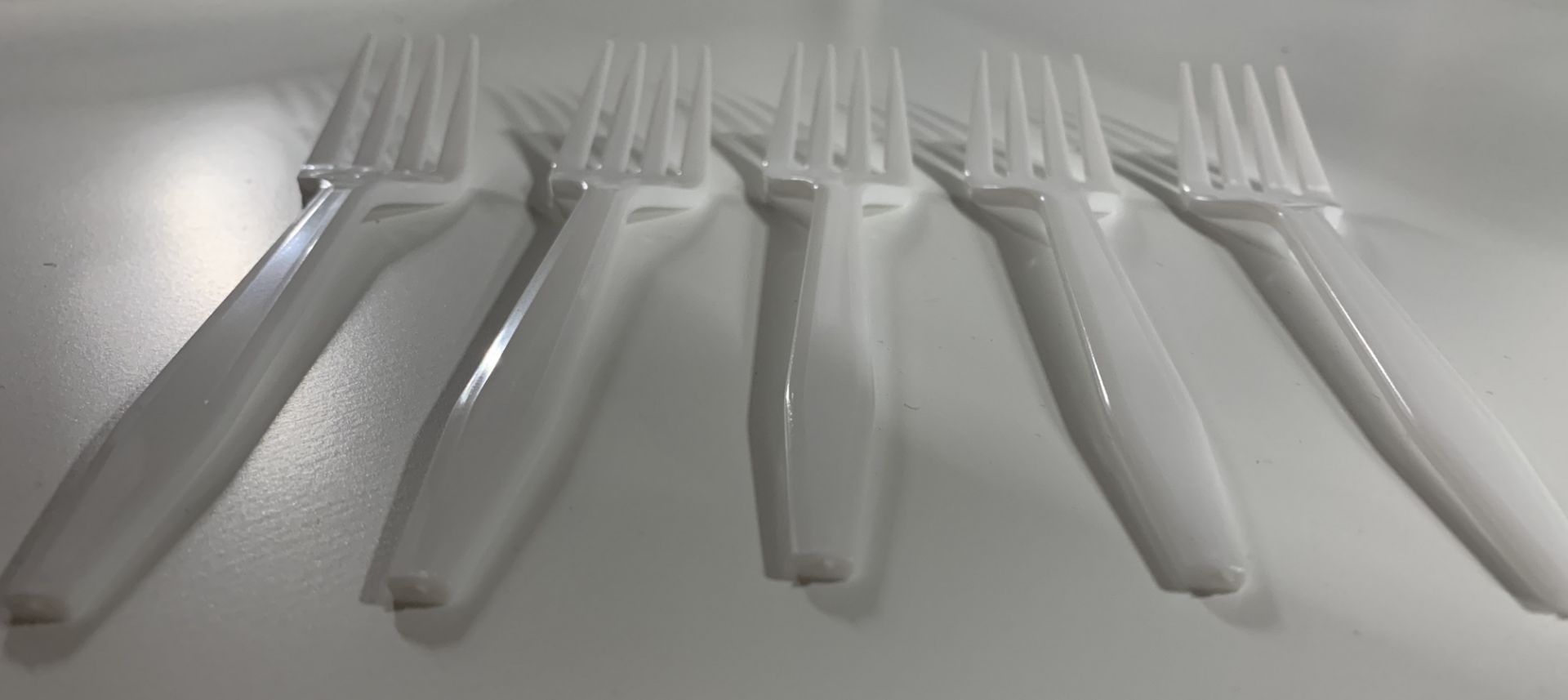 1 x Box of 1000 Mini Forks by 888 Gastro Disposables - Image 2 of 5