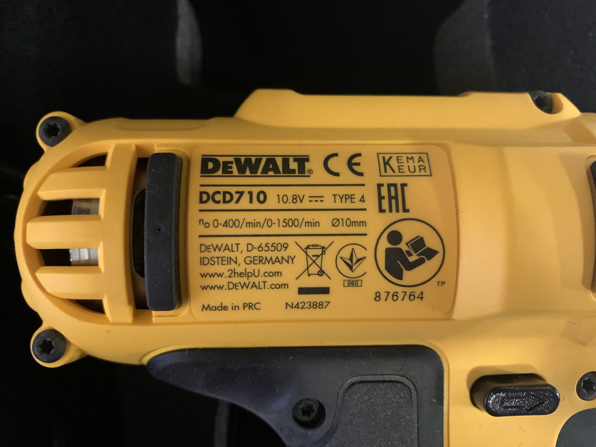 DeWALT DCK215D2T Drill 088 Laser Combo Kit with 2 x 2.0ah Batteries - Image 2 of 2