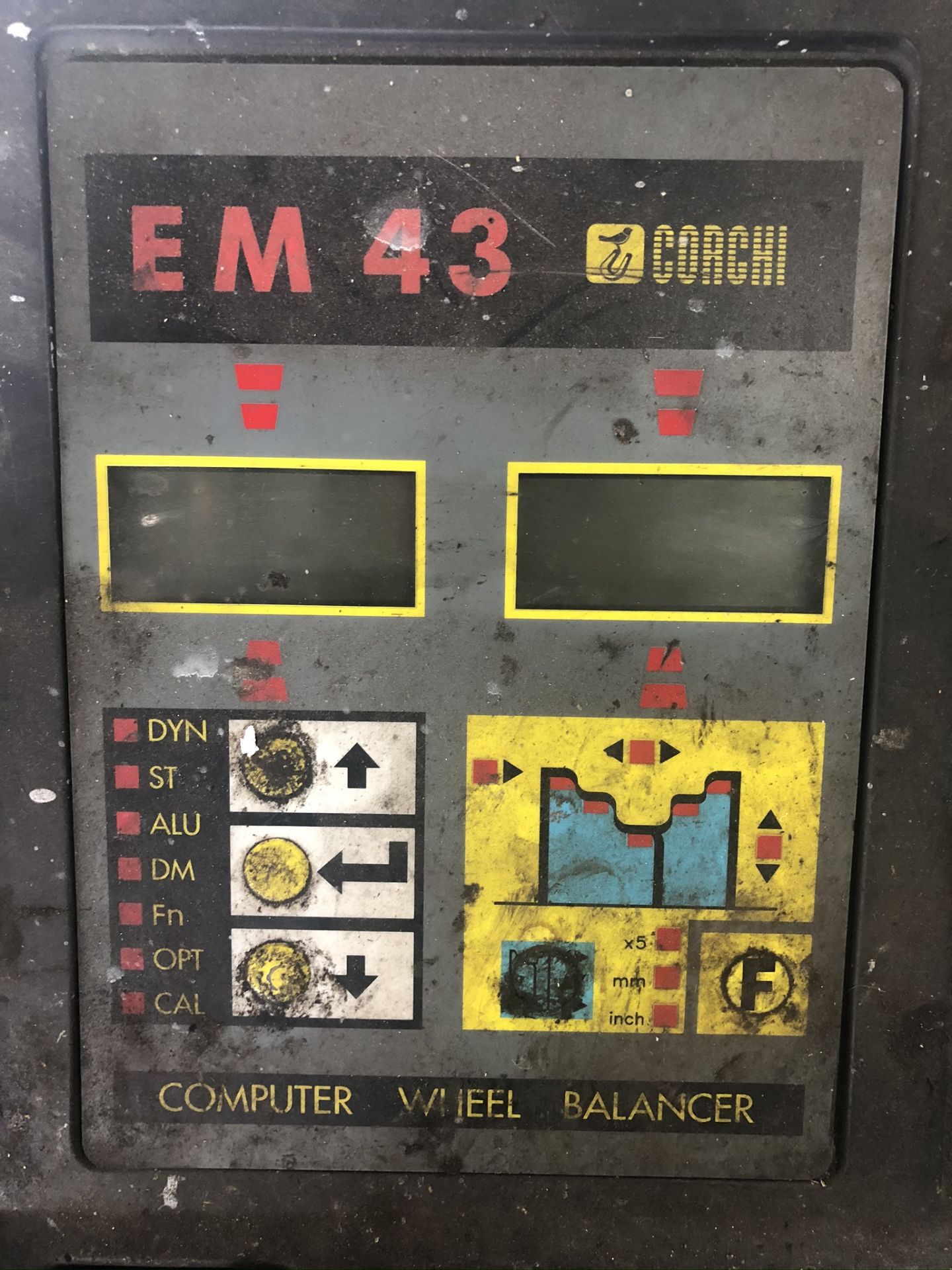 Corghi EM43 Hand Spin Tilt Computer Wheel Balancer - Image 3 of 4