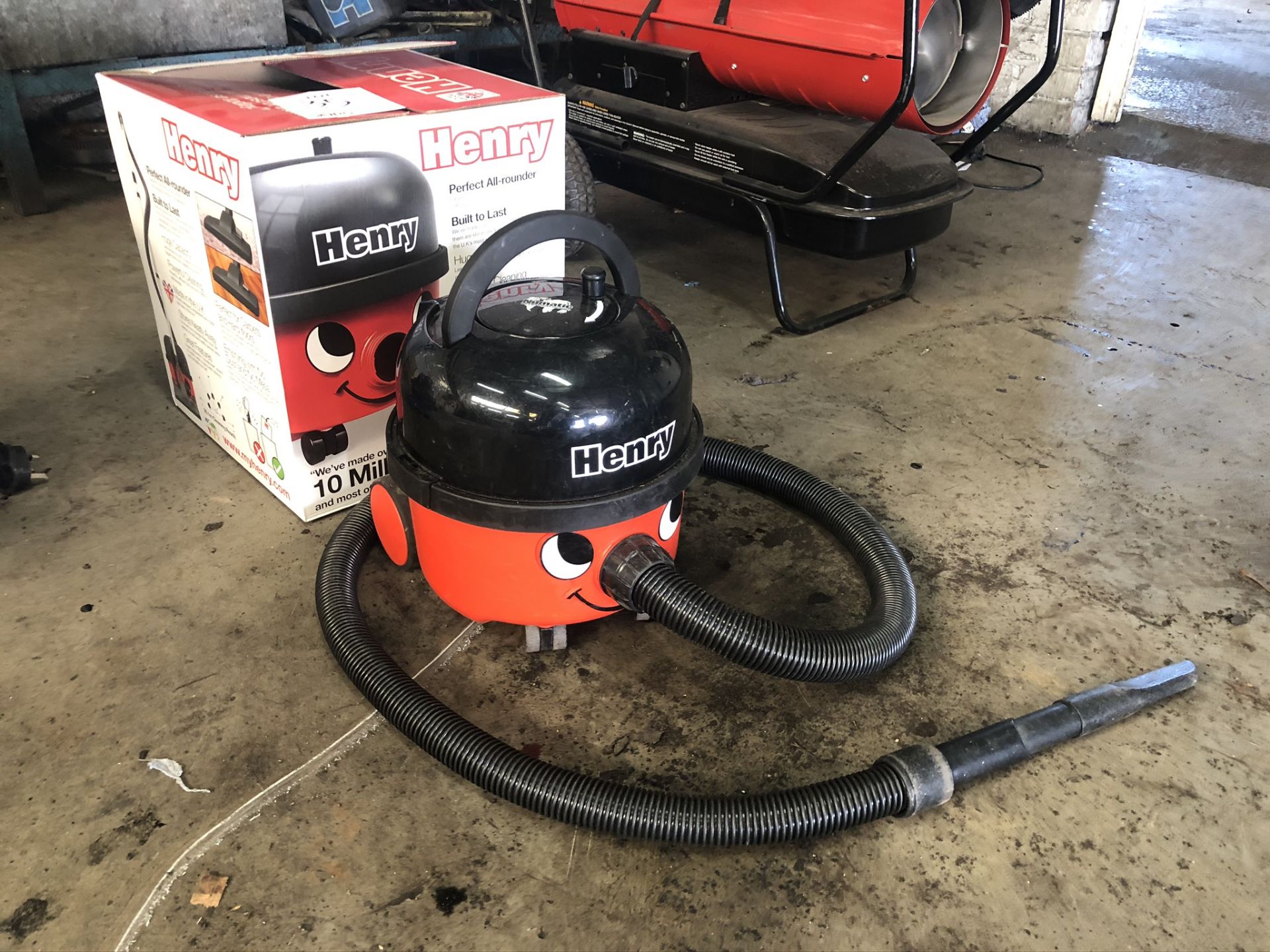 Henry HVR160-11 Bagged Cylinder Vacuum Cleaner