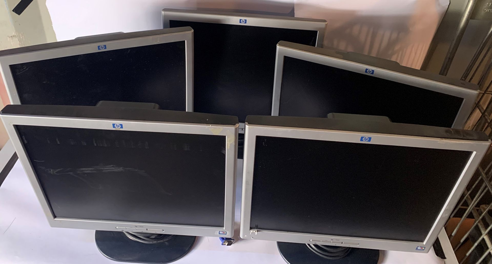 12 x HP 1902 19'' Computer Monitors - Image 3 of 4