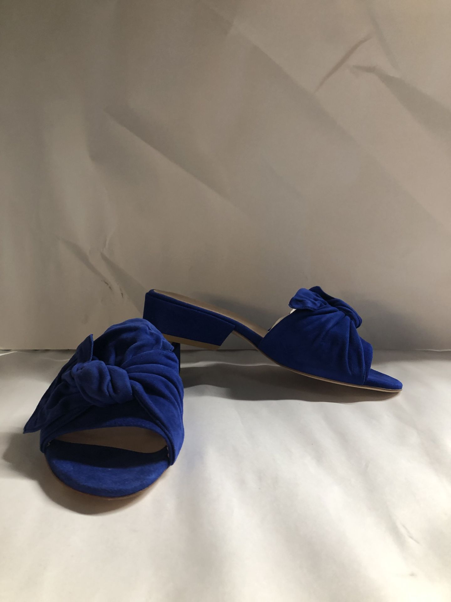 Stuart Weitzman Giftwrap Eletric Suede Heels. EU 38.5 RRP £290.00