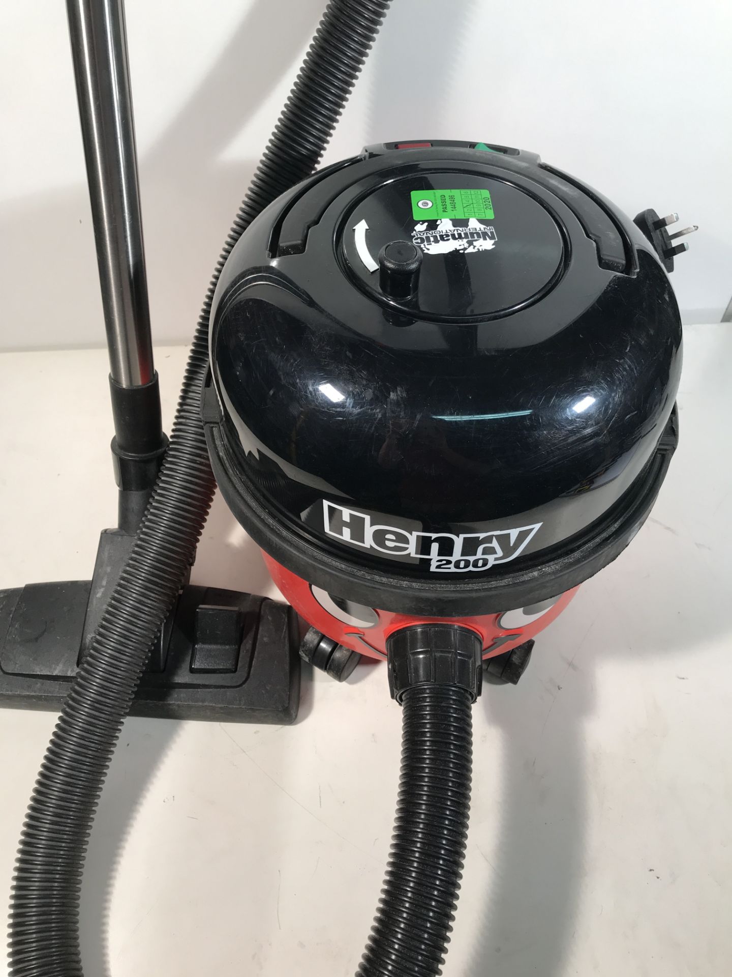 Henry 200 Vacuum Cleaner - Image 2 of 3