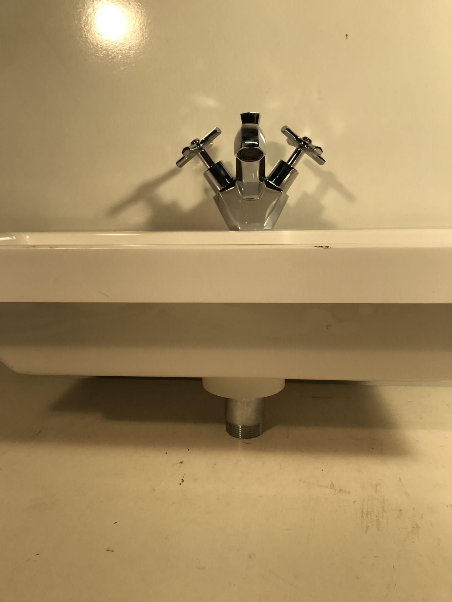 Sink W/ Mixer Tap - Image 3 of 6
