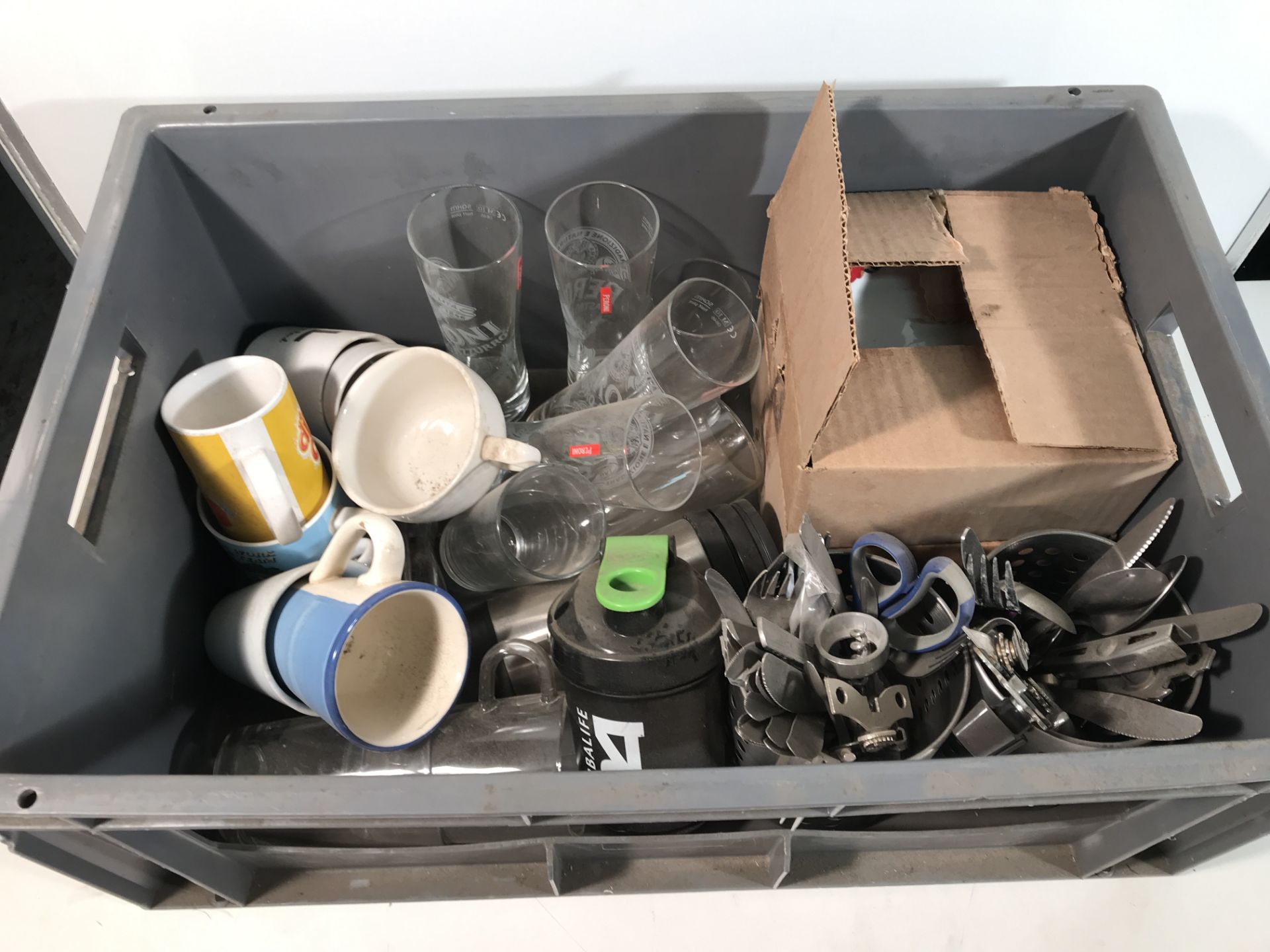 Large Quantity of Kitchen Utensils