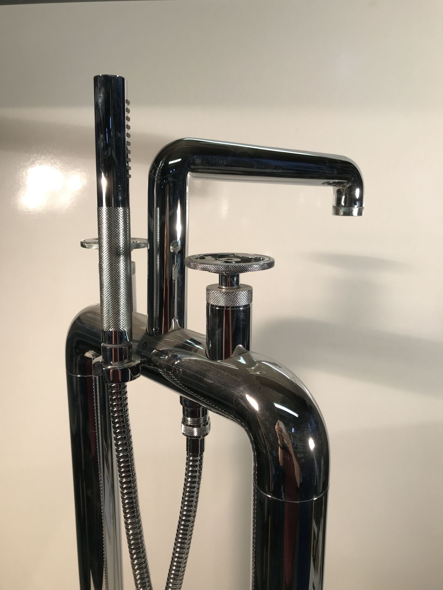 Ex Display Mixer Tap with Spray Hose - Image 4 of 5