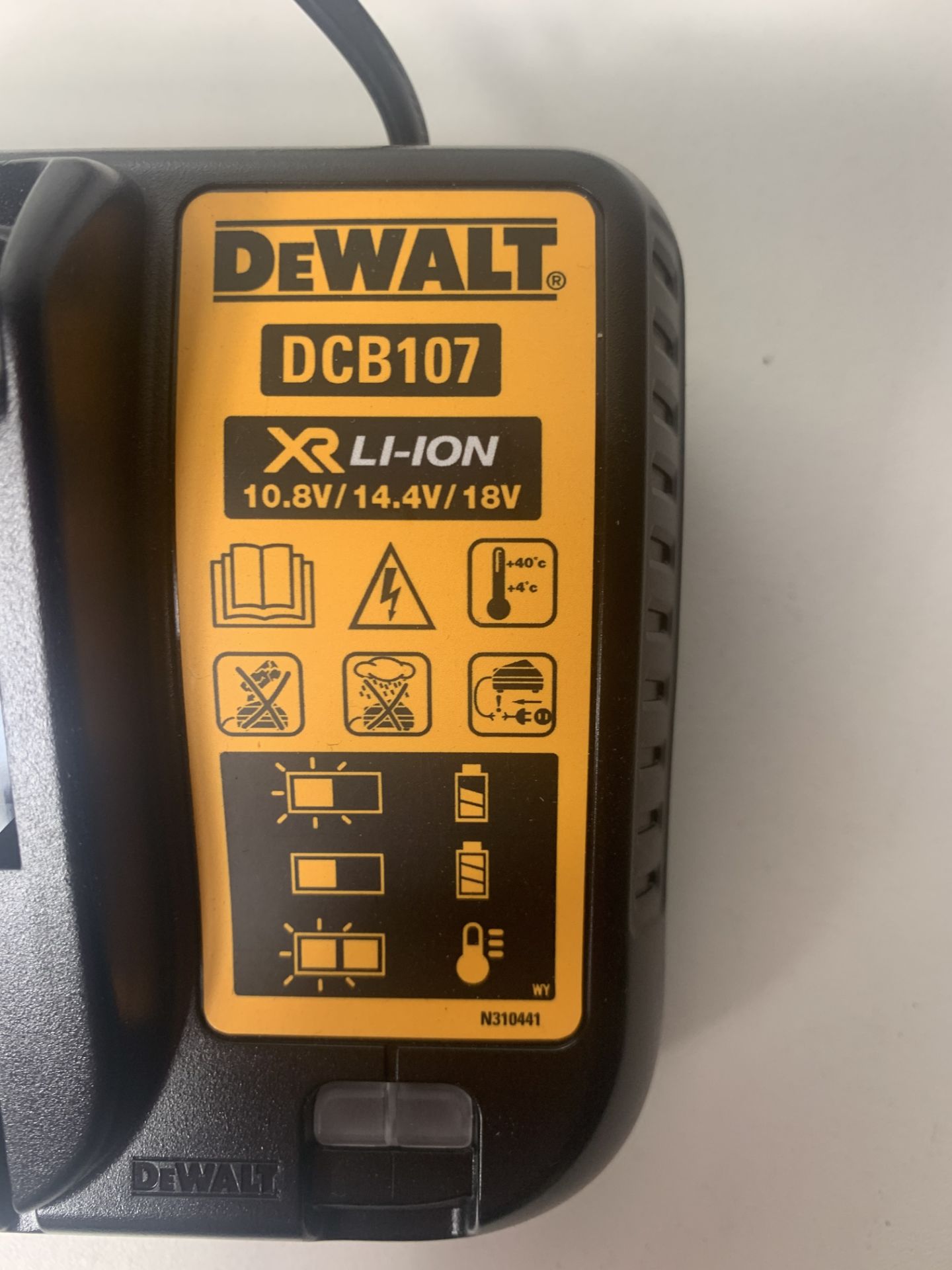 3 x Dewalt DCB107 10.8V/14.4V/18V XR LI-ION Battery Chargers - Image 3 of 4