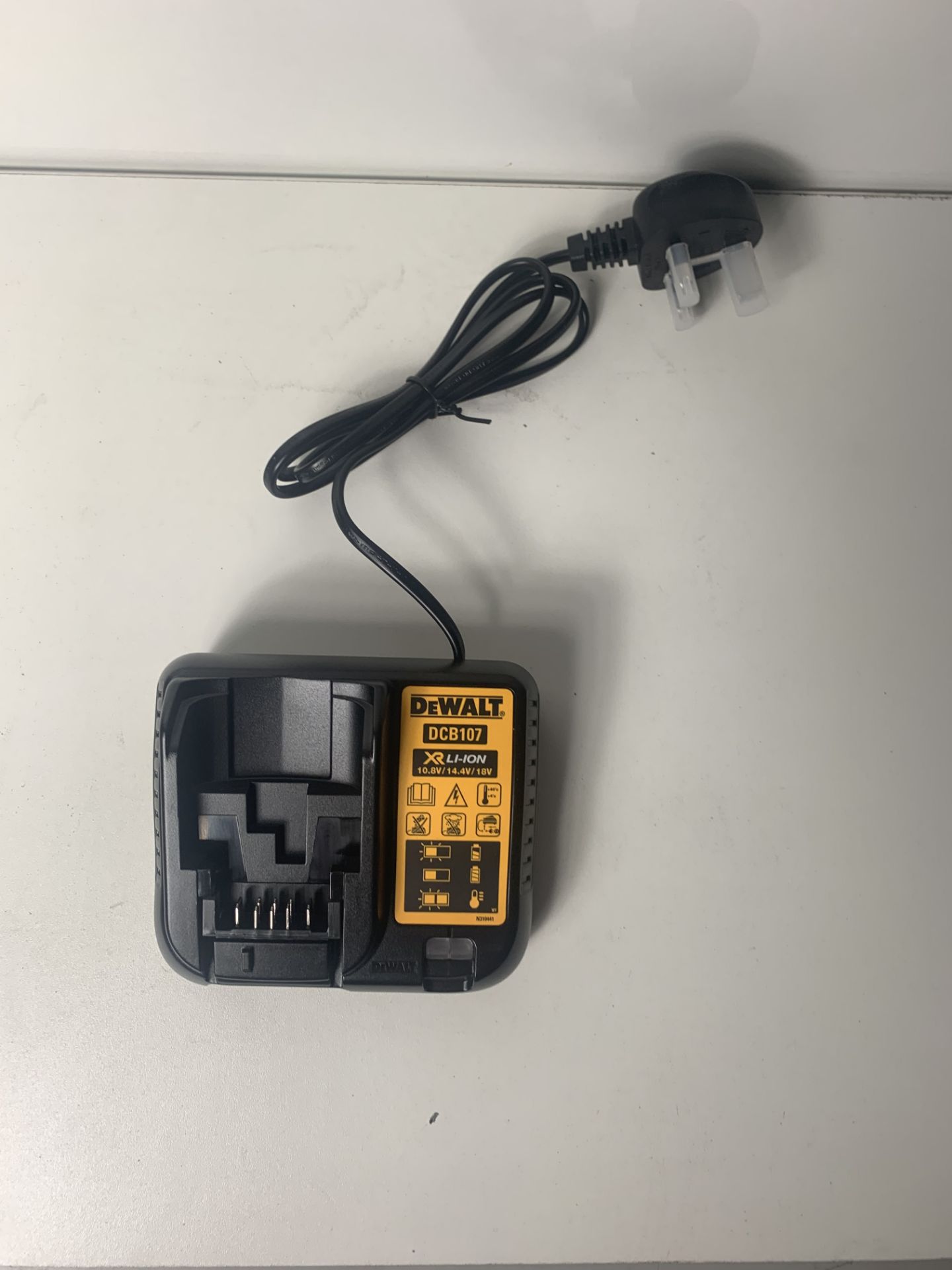 3 x Dewalt DCB107 10.8V/14.4V/18V XR LI-ION Battery Chargers - Image 2 of 4