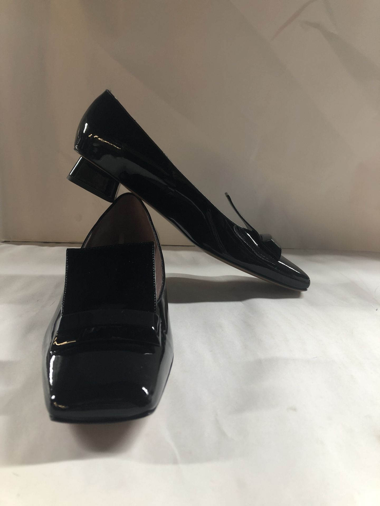 Rayne London Vitello Vernice Pumps. EU 41 RRP £440.00