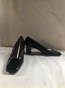 Rayne London Vernice Pumps. EU 41 RRP £440.00