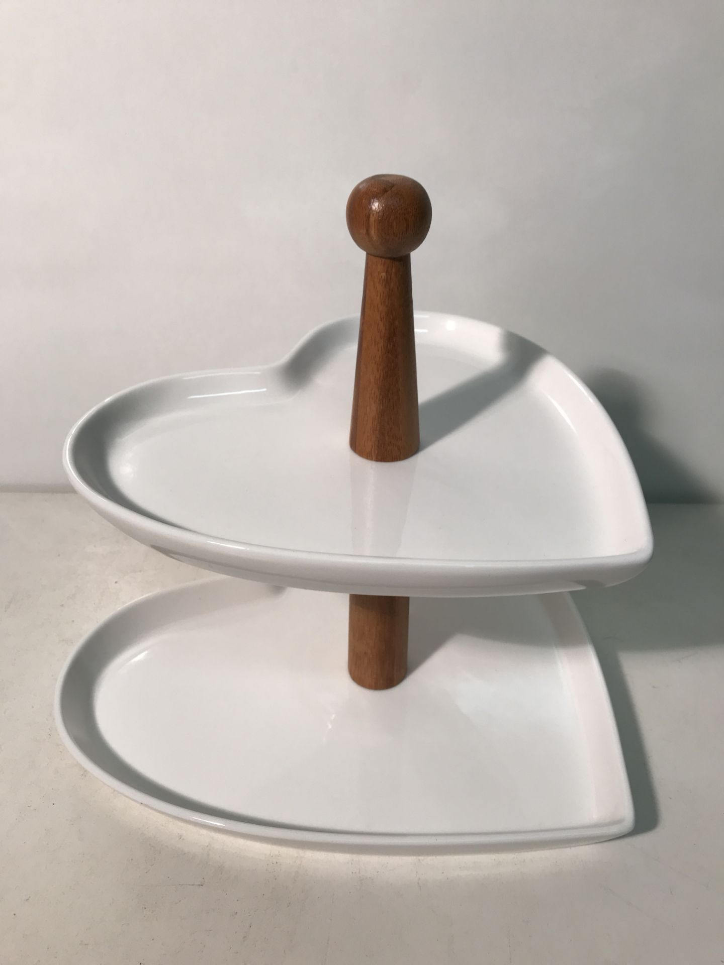 16 x White 2-Tier Heart Shaped Ceramic Bamboo Cake / Tea / Sandwich Stand - Image 3 of 6