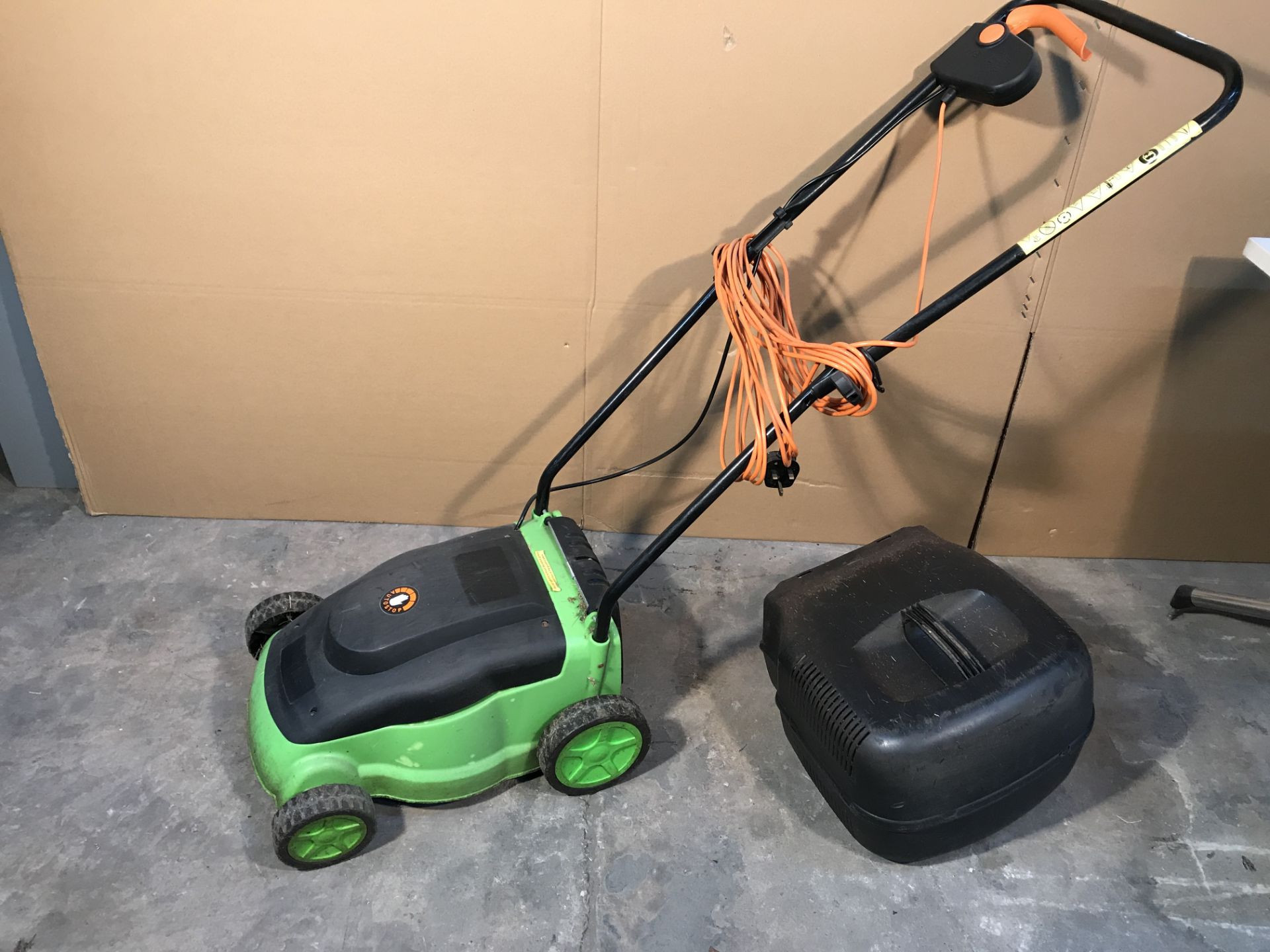 240v Wired Lawn Mower w/ Grass Container - Image 4 of 5