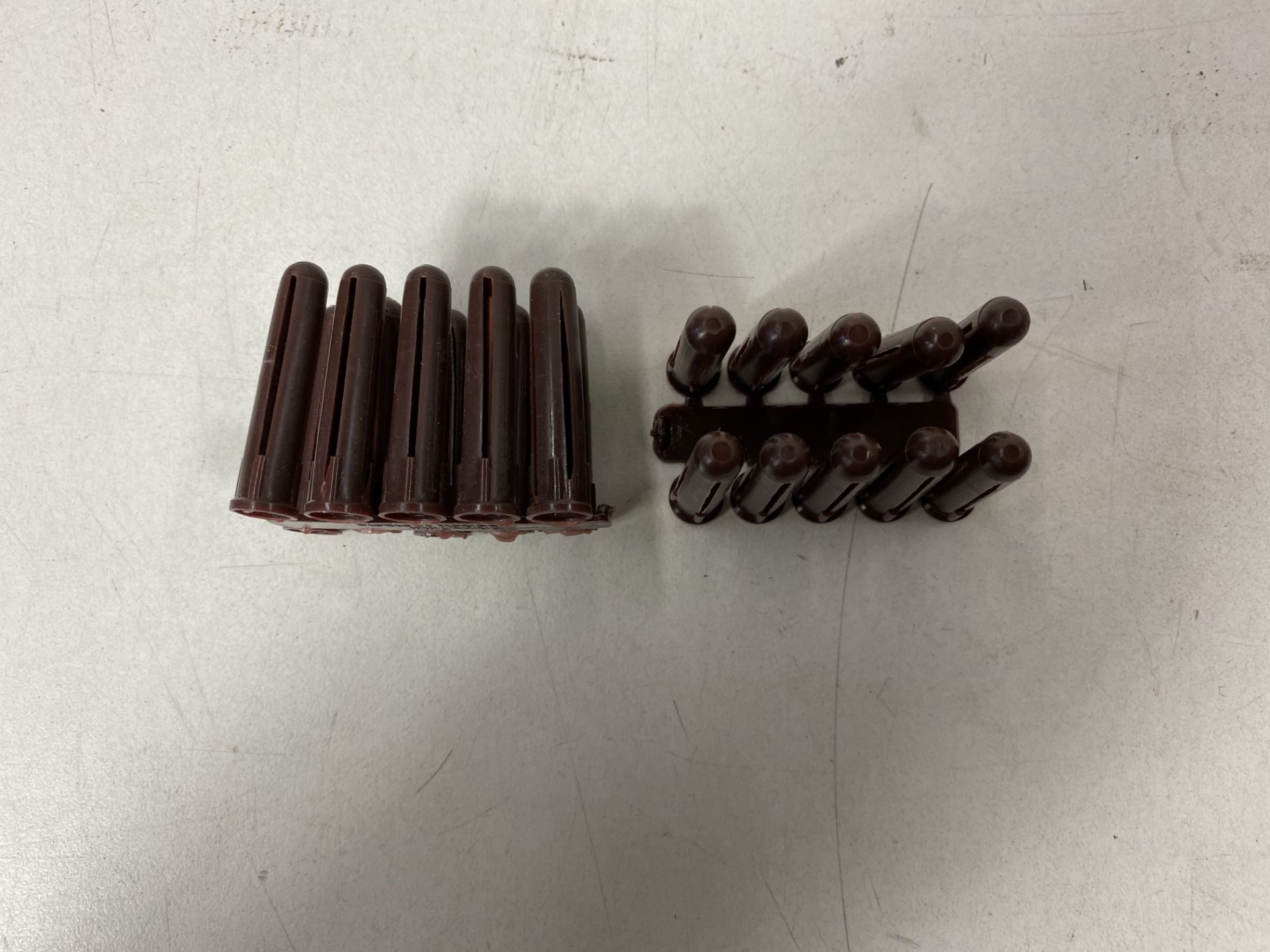 20 x Brown Expansion Wall Plugs