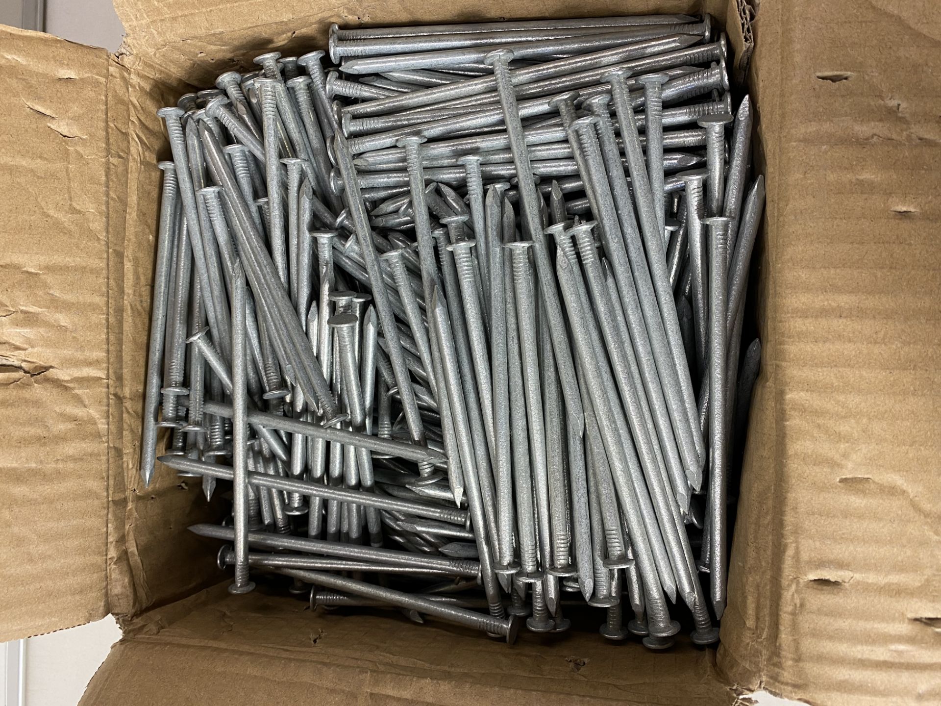 Box Of Galvanised Round Wire Nails - Image 2 of 3