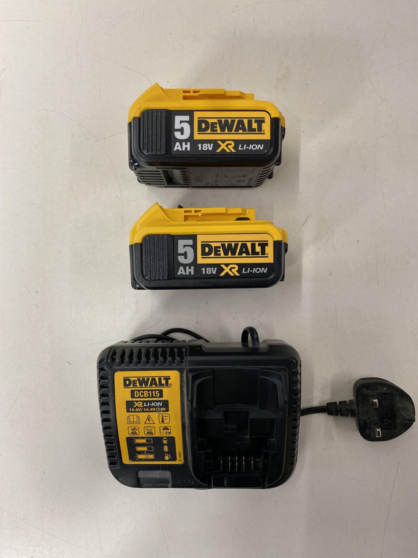 Dewalt 18v Batteries And Charger Set